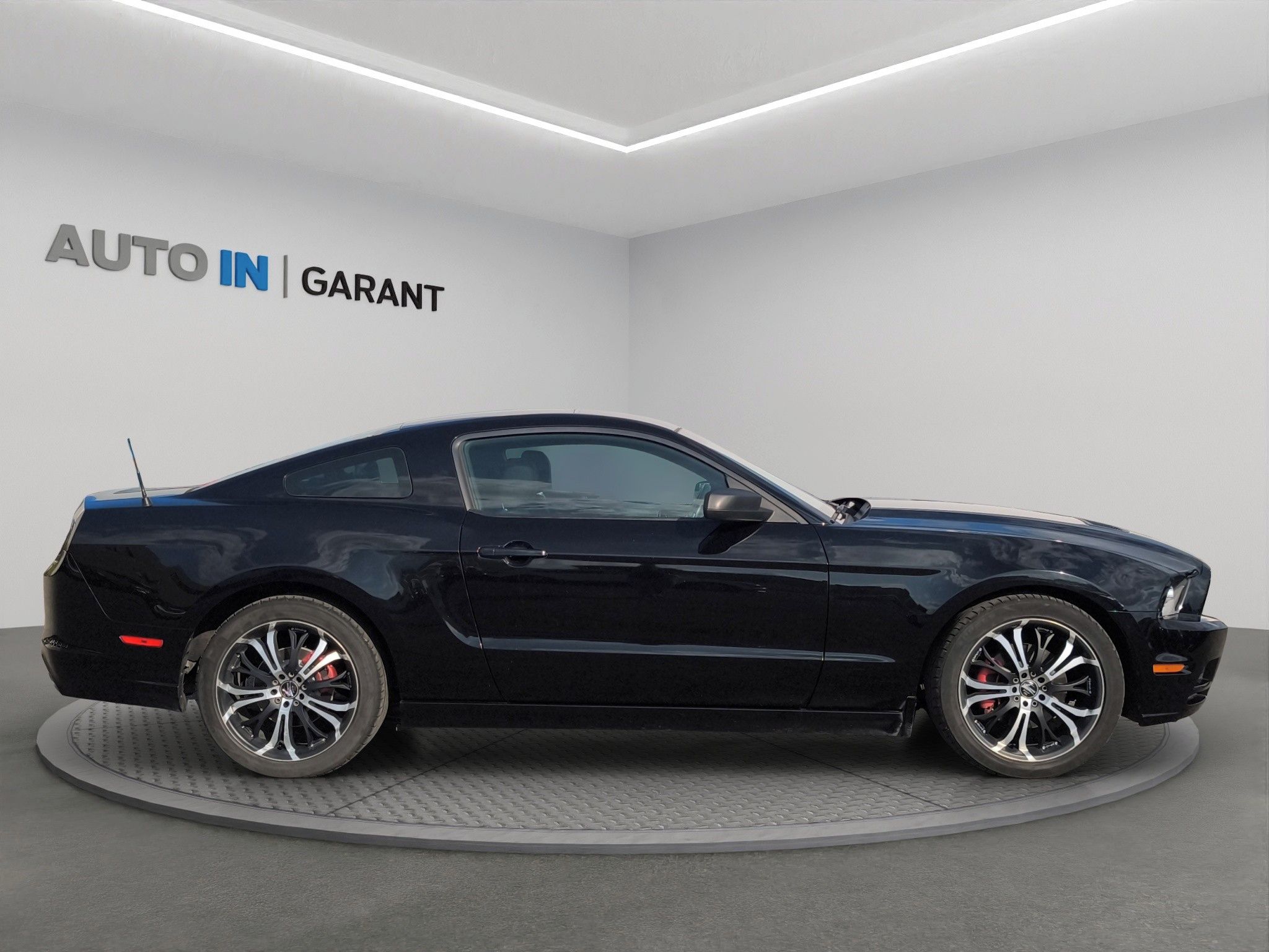 Ford Mustang, V6 3.7 227kW A/T - fotka 4