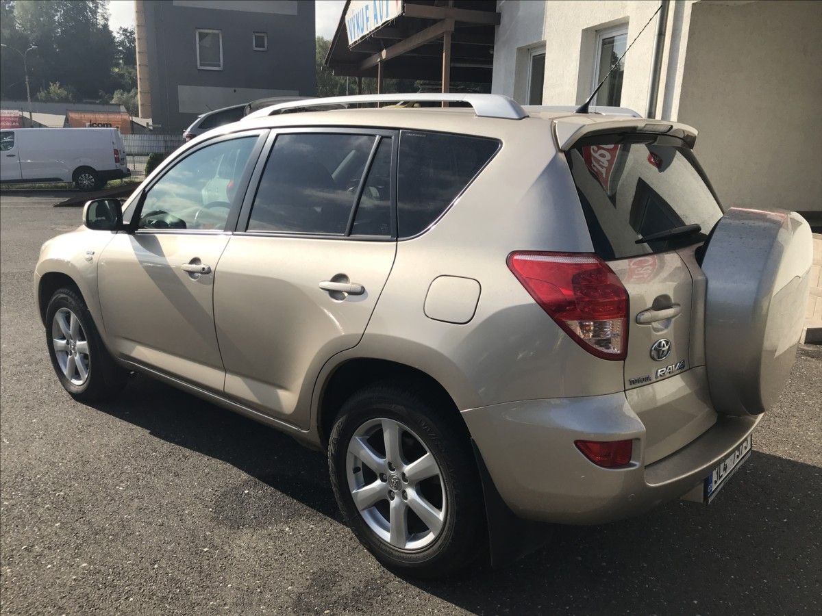 Toyota Rav4, 2,2 D 100kW 4x4 - fotka 6