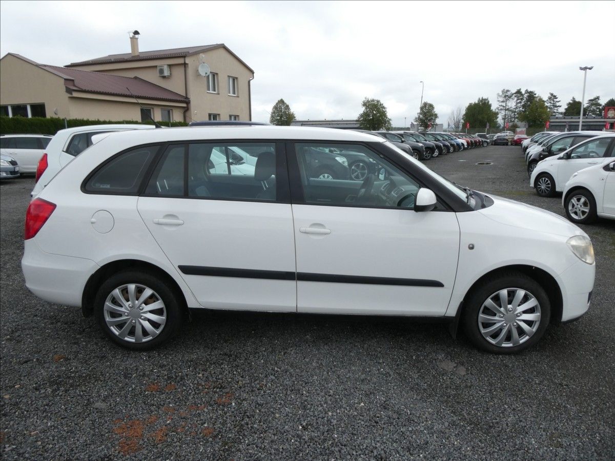 Škoda Fabia, 1,2 HTP 51kW Ambiente,DPH,klim - fotka 2