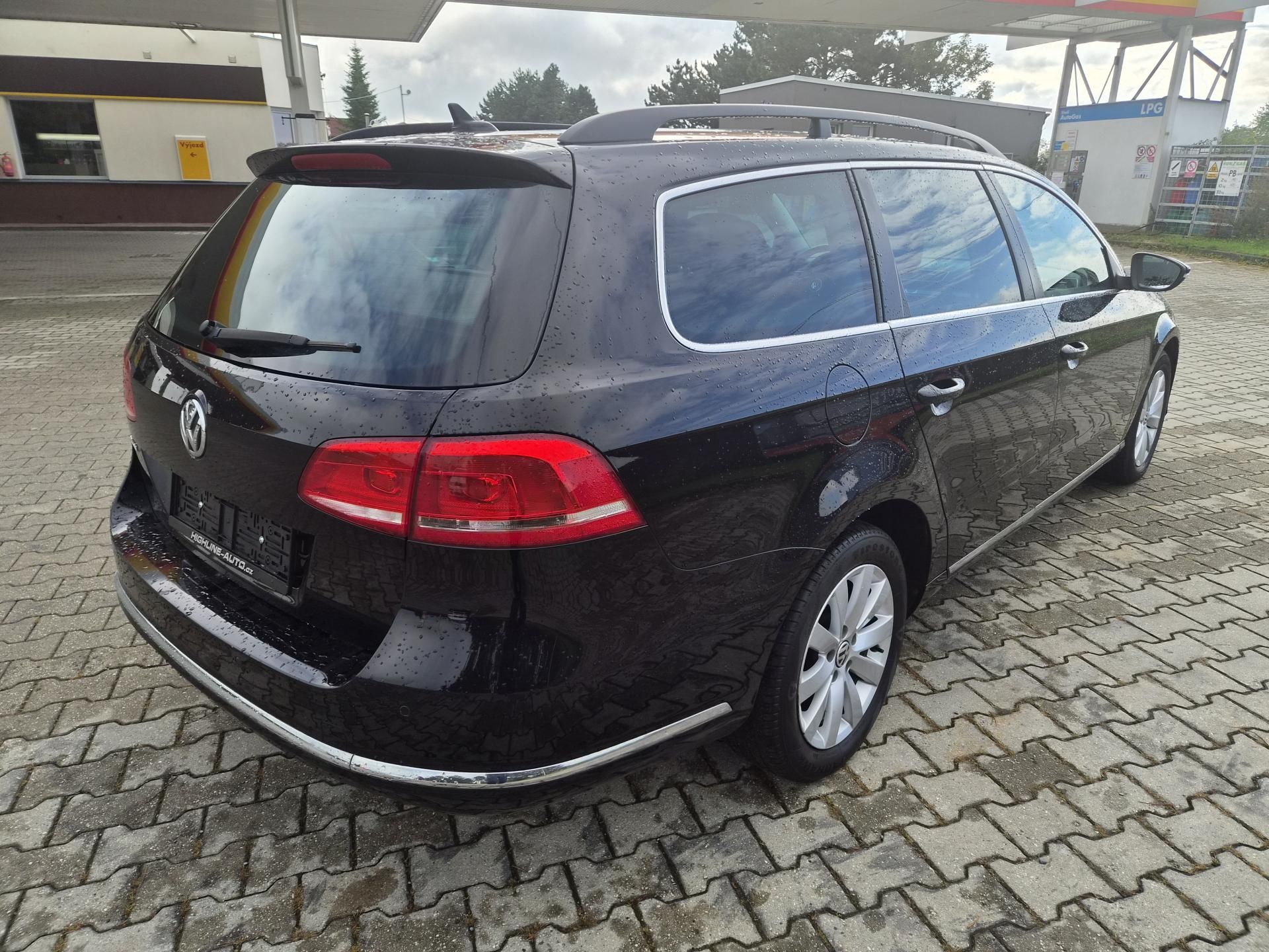 Volkswagen Passat, 2,0 TDI CLBMT - fotka 4