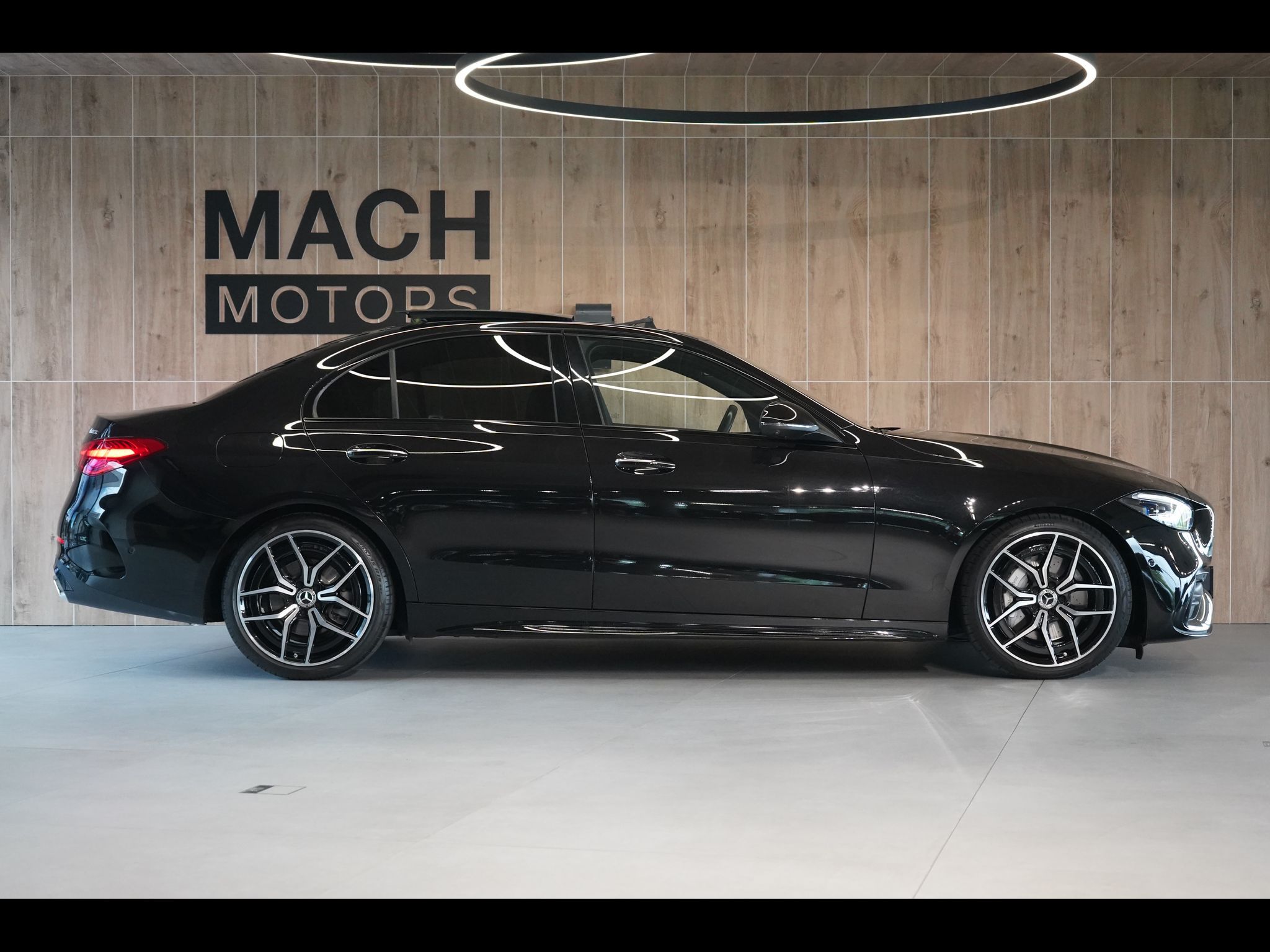 Mercedes-Benz Třídy C, 300d 4MATIC AMG, Panorama, HUD - fotka 6