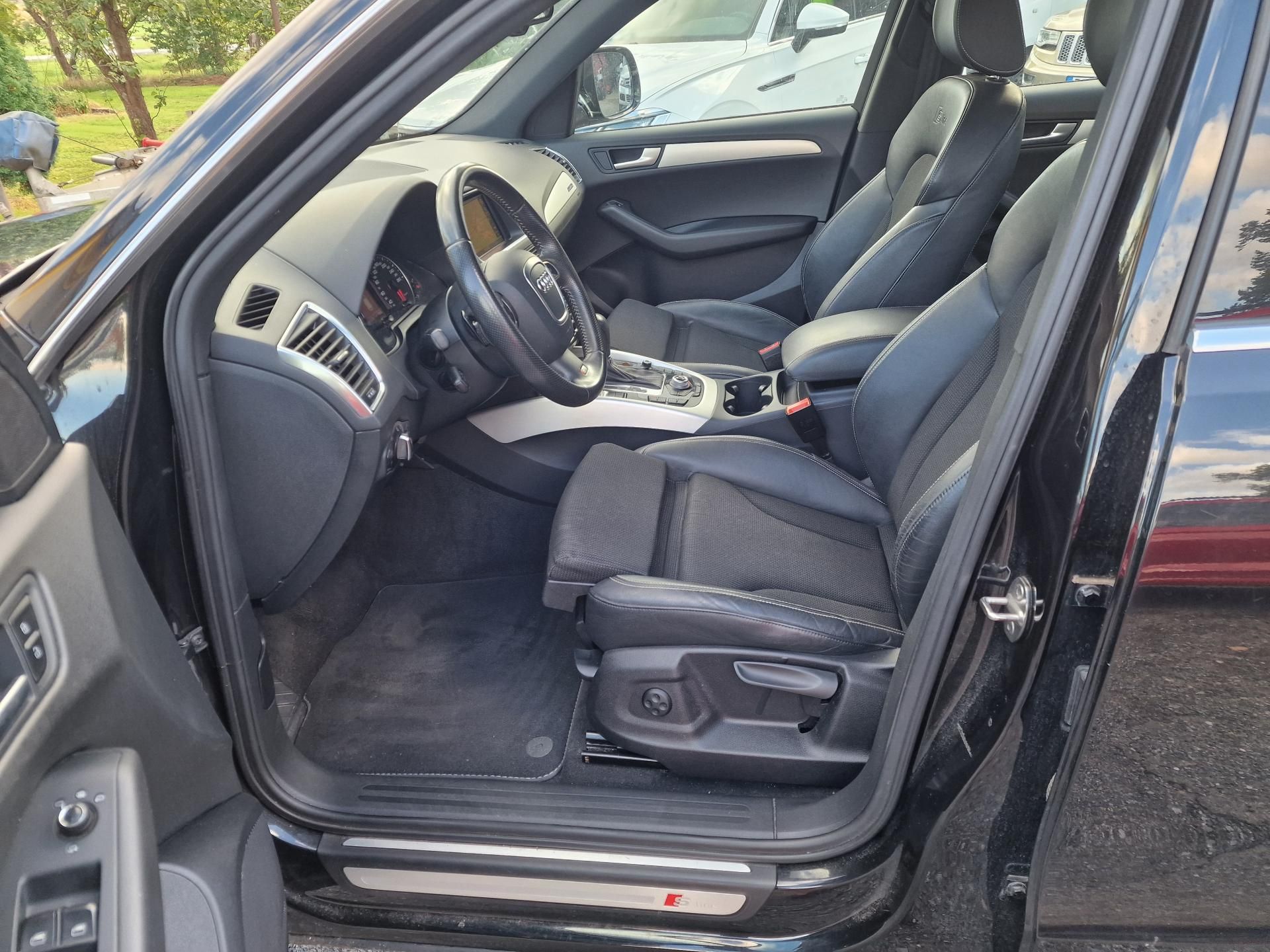 Audi Q5, 2,0TDI QUATTRO S-LINE 125KW - fotka 6
