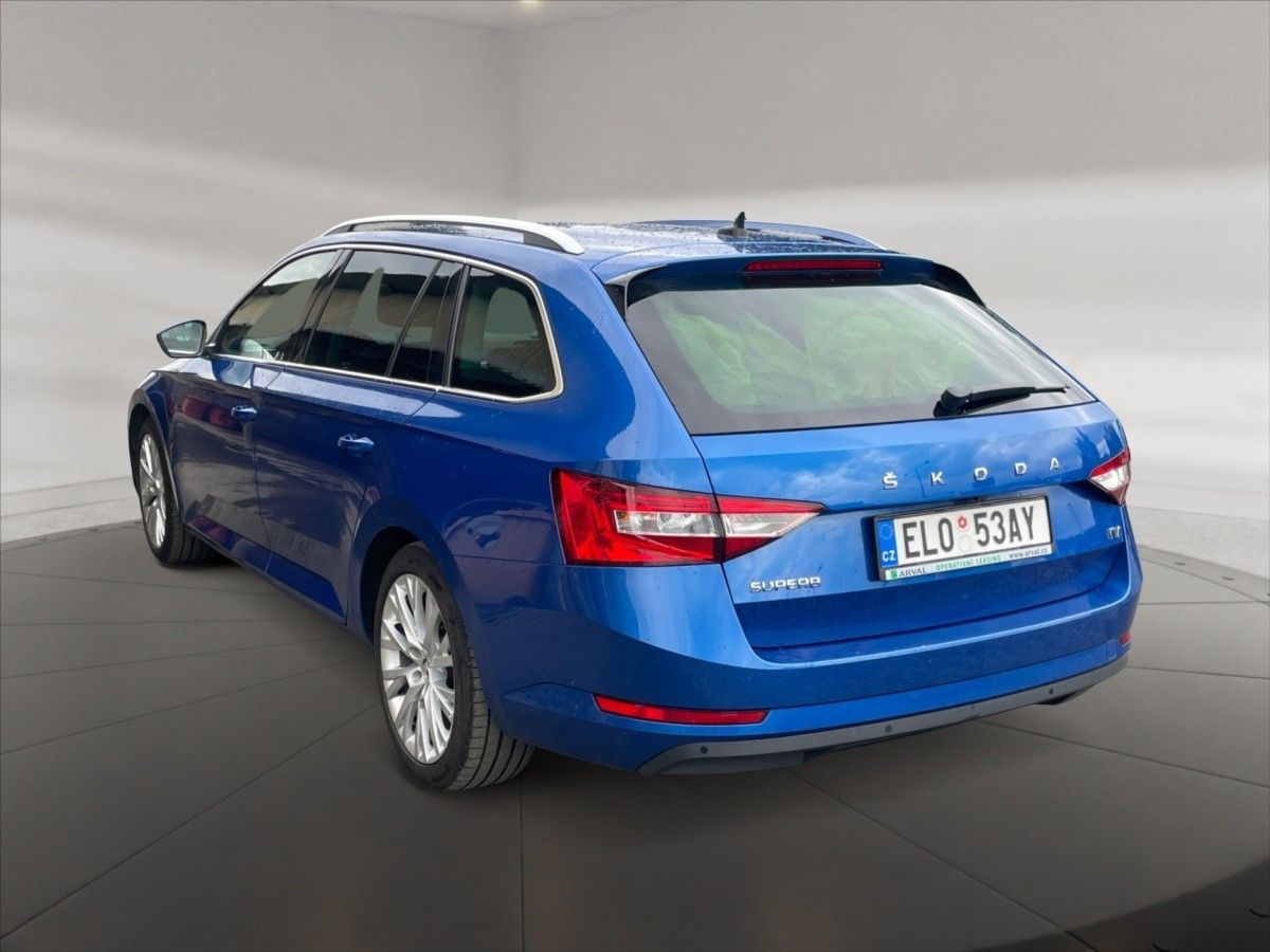 Škoda Superb, 1,4 PHEV 160 Style AT - fotka 4