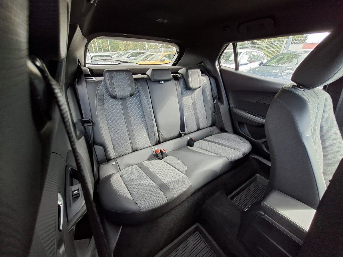Peugeot 2008, ALLURE 1,2 PT 100k M6 - fotka 6