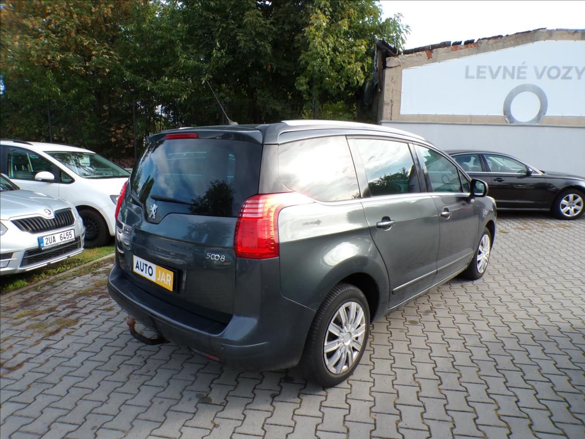 Peugeot 5008, 1,6 TURBO  PANORAMA,TAŽNÉ ZAŘÍ - fotka 5