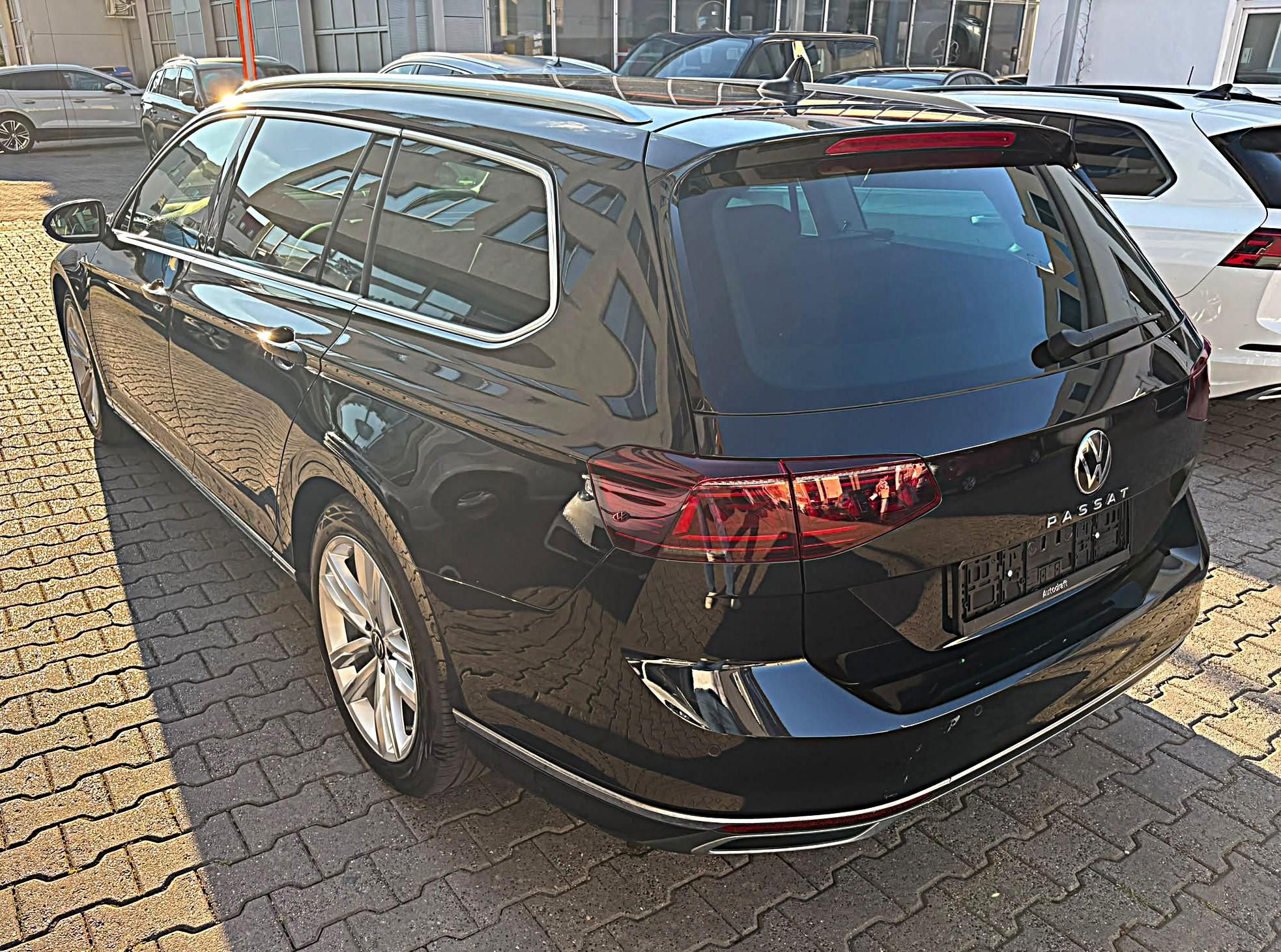 Volkswagen Passat Variant, Elegance 2.0 TSI 140kW DSG - fotka 4