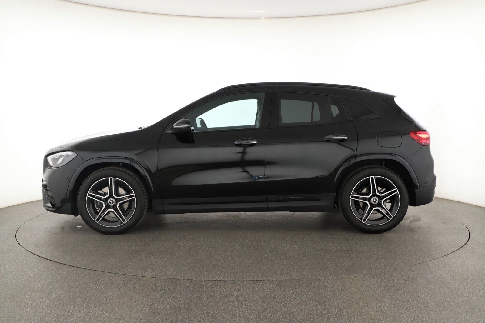 Mercedes-Benz GLA, 200 d, AMG Line - fotka 3