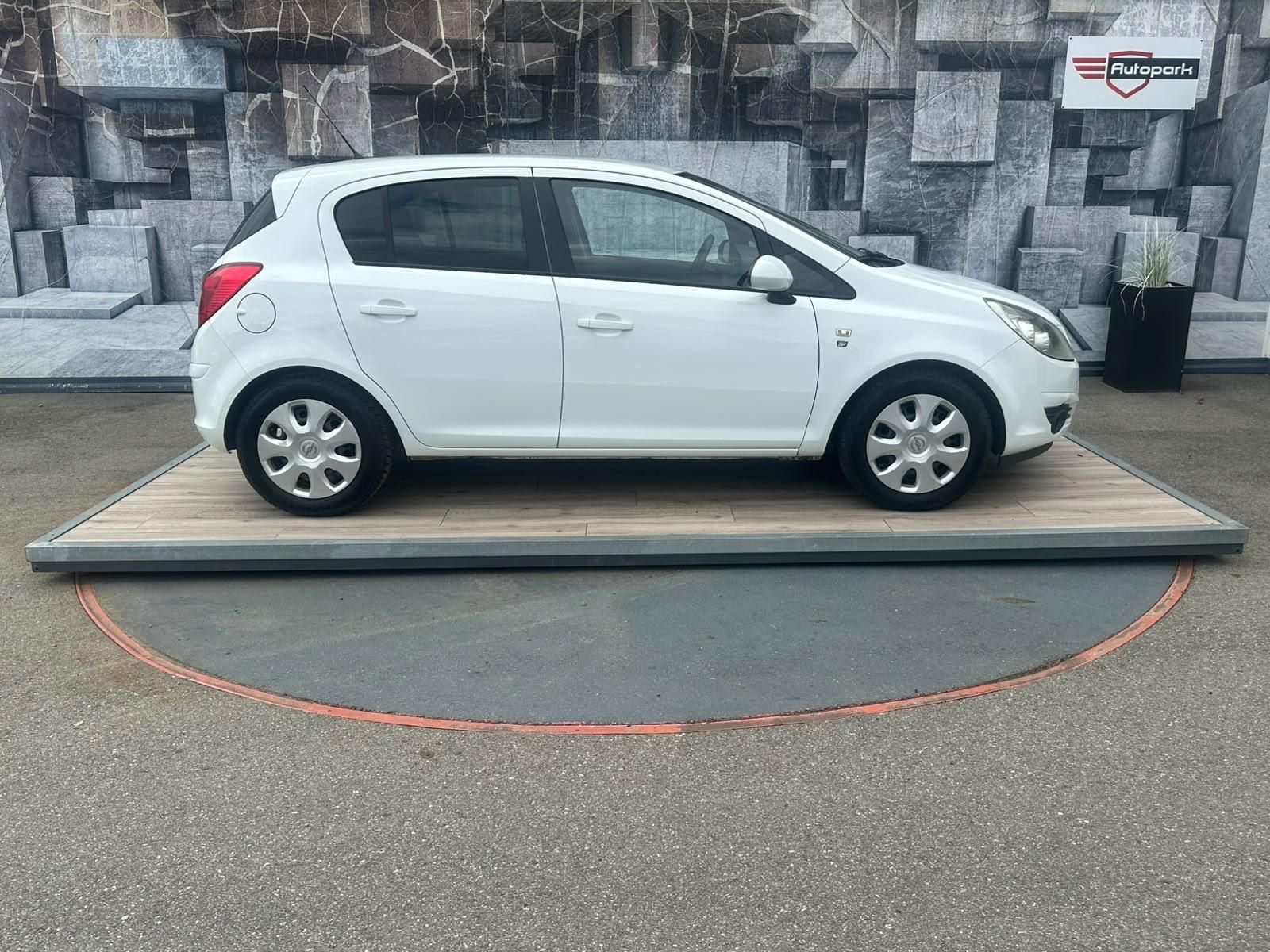 Opel Corsa, 1.2i,63KW,TEMPOMAT,111 EDITION - fotka 5