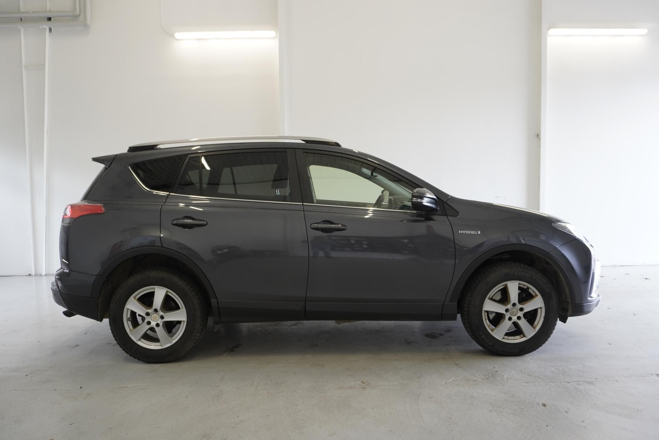 Toyota Rav4, 2,5 HYBRID 4X2 AUT. - fotka 4