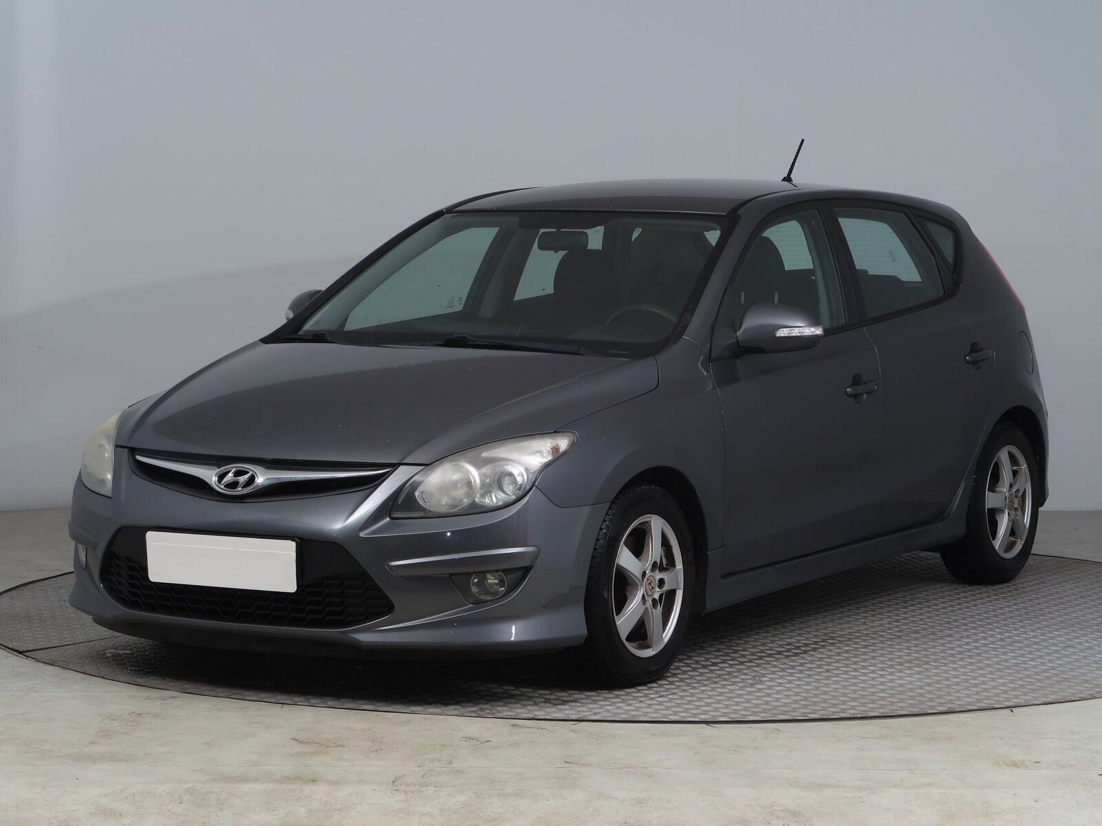 Hyundai i30, 1.6 CRDi, Klima, rezervace - fotka 2