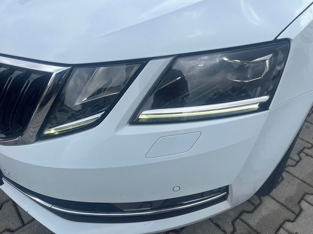 Škoda Octavia, 2.0TSI 4x4 DSG Laurin Klement - fotka 3
