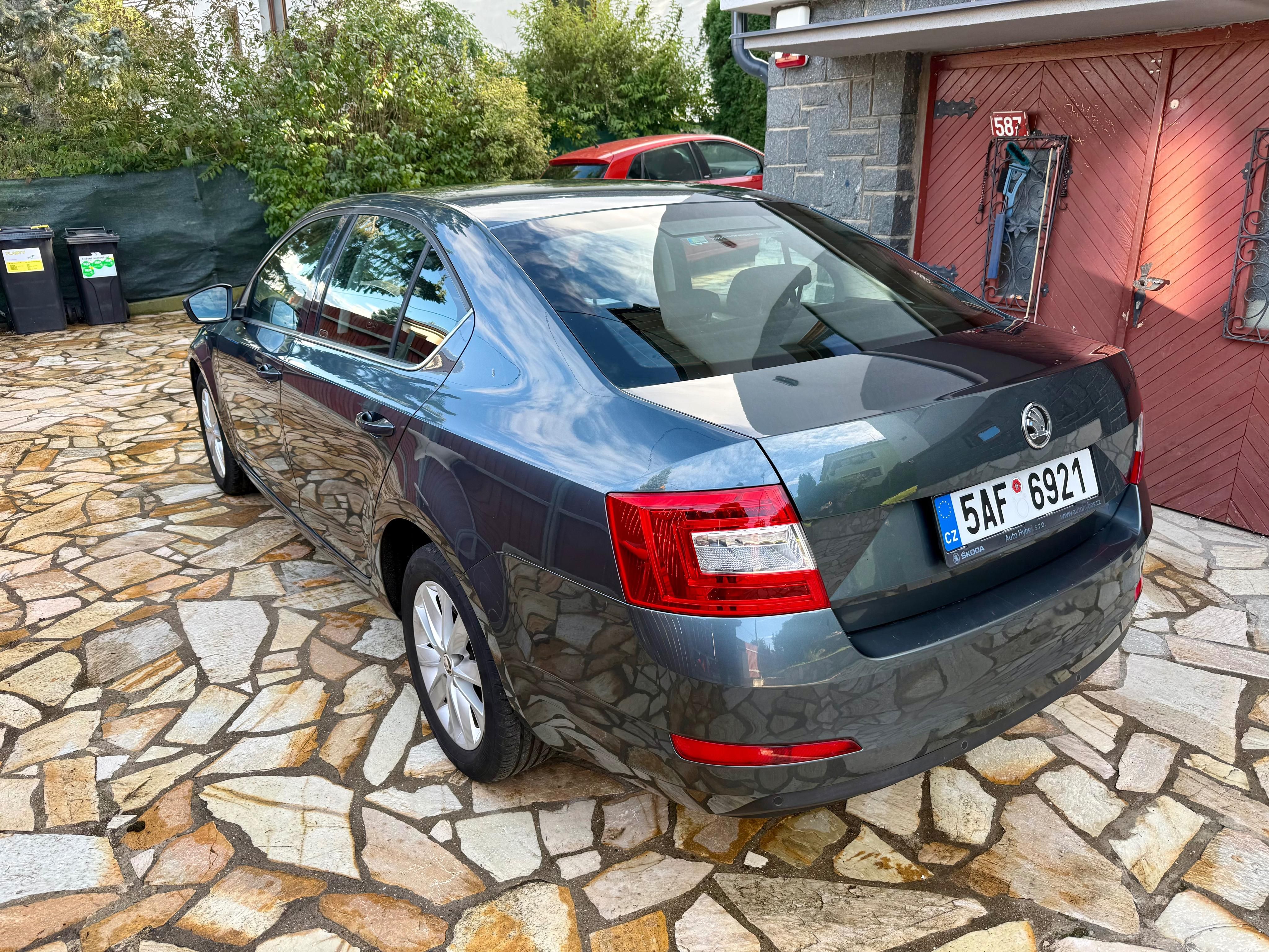 Škoda Octavia, 1.6 TDI 81KW STYLE DIG. KLIMA - fotka 6