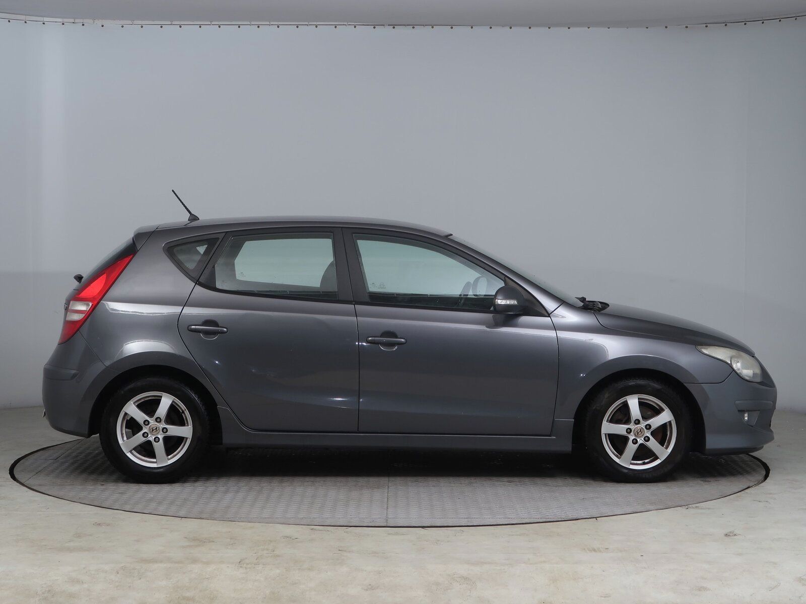 Hyundai i30, 1.6 CRDi, Klima, rezervace - fotka 6