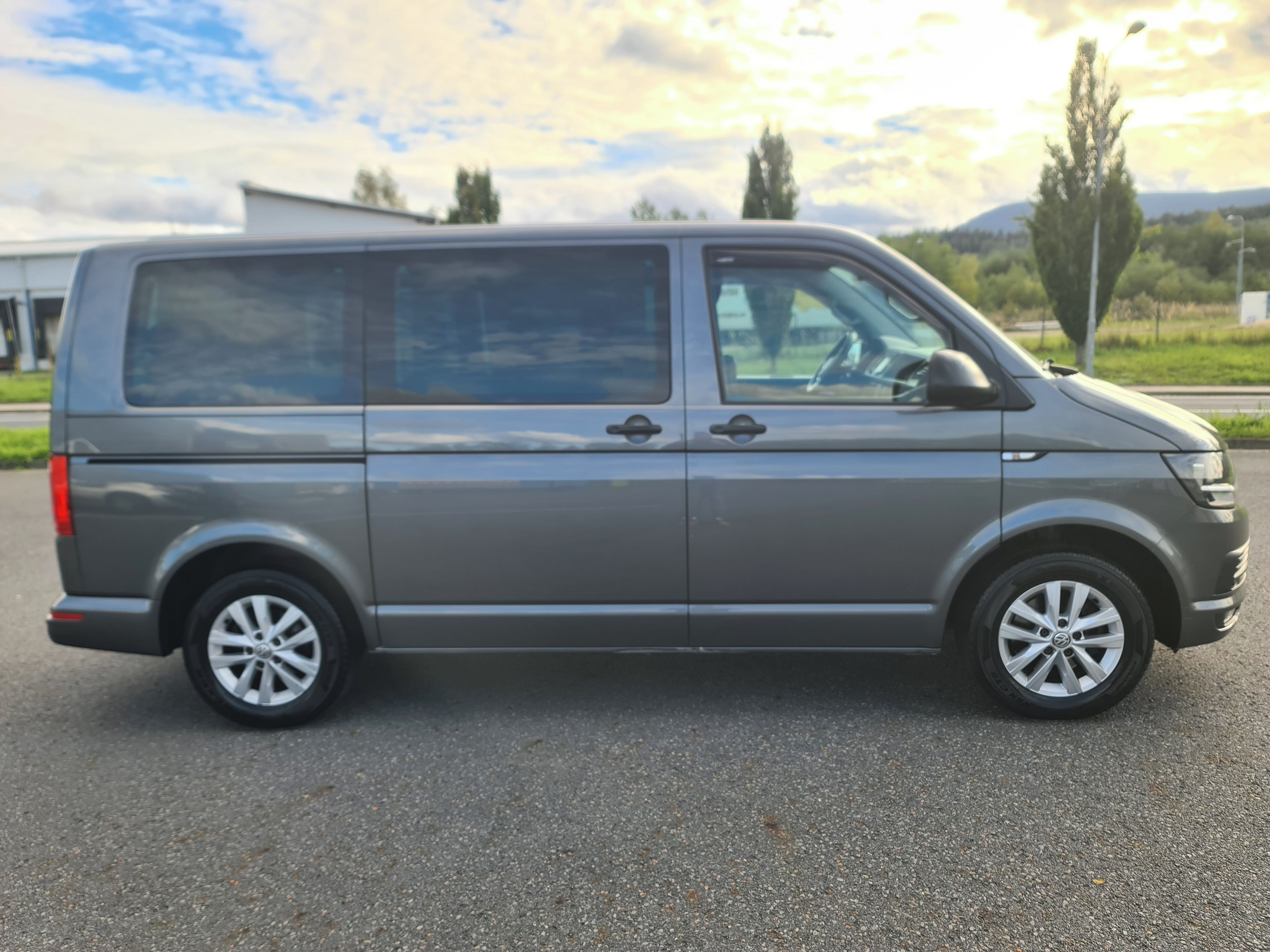 Volkswagen Multivan, T6 2.0 TDi 110-KW DSG STOLEK - fotka 6