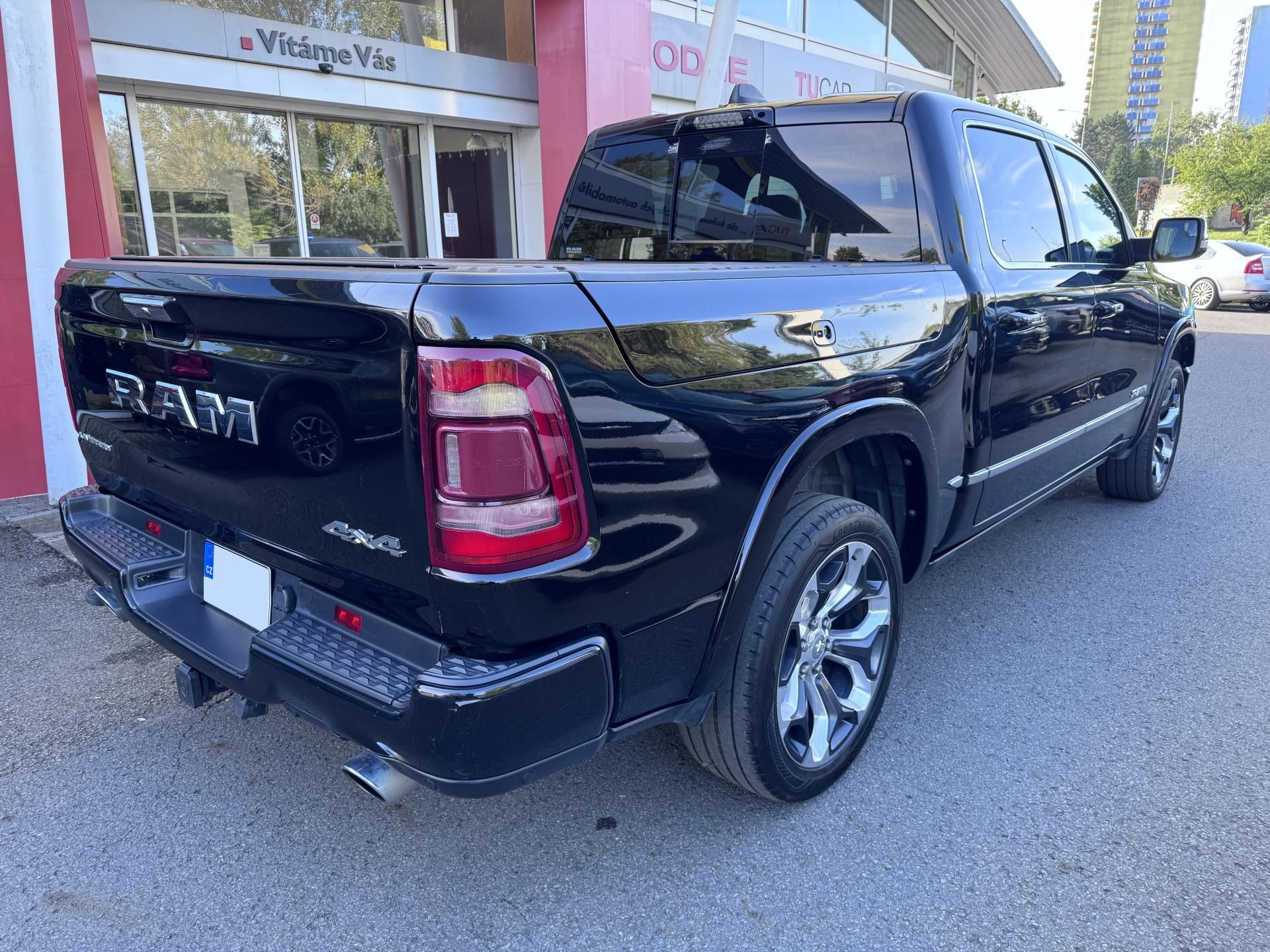 RAM 1500, 5,7 HEMI Limited NEBOURANÉ - fotka 5