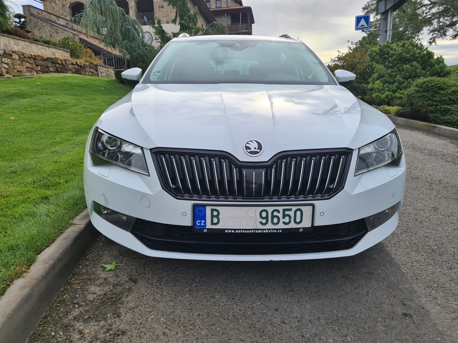 Škoda Superb, 1.6 TDi 88KW DSG NAV - fotka 3