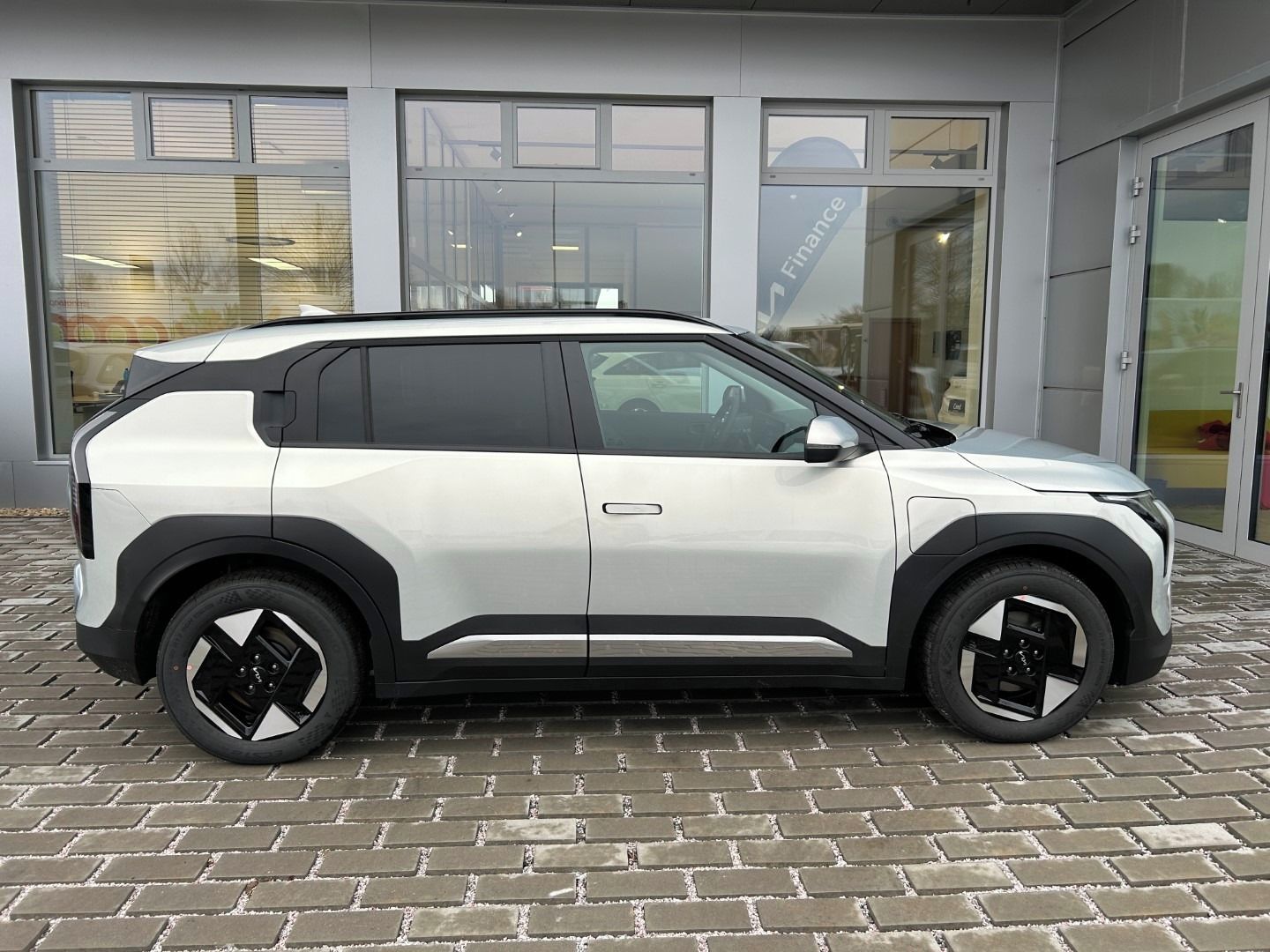 Kia EV3, EARTH 150 KW + 81,4 KWH + V2L - fotka 6