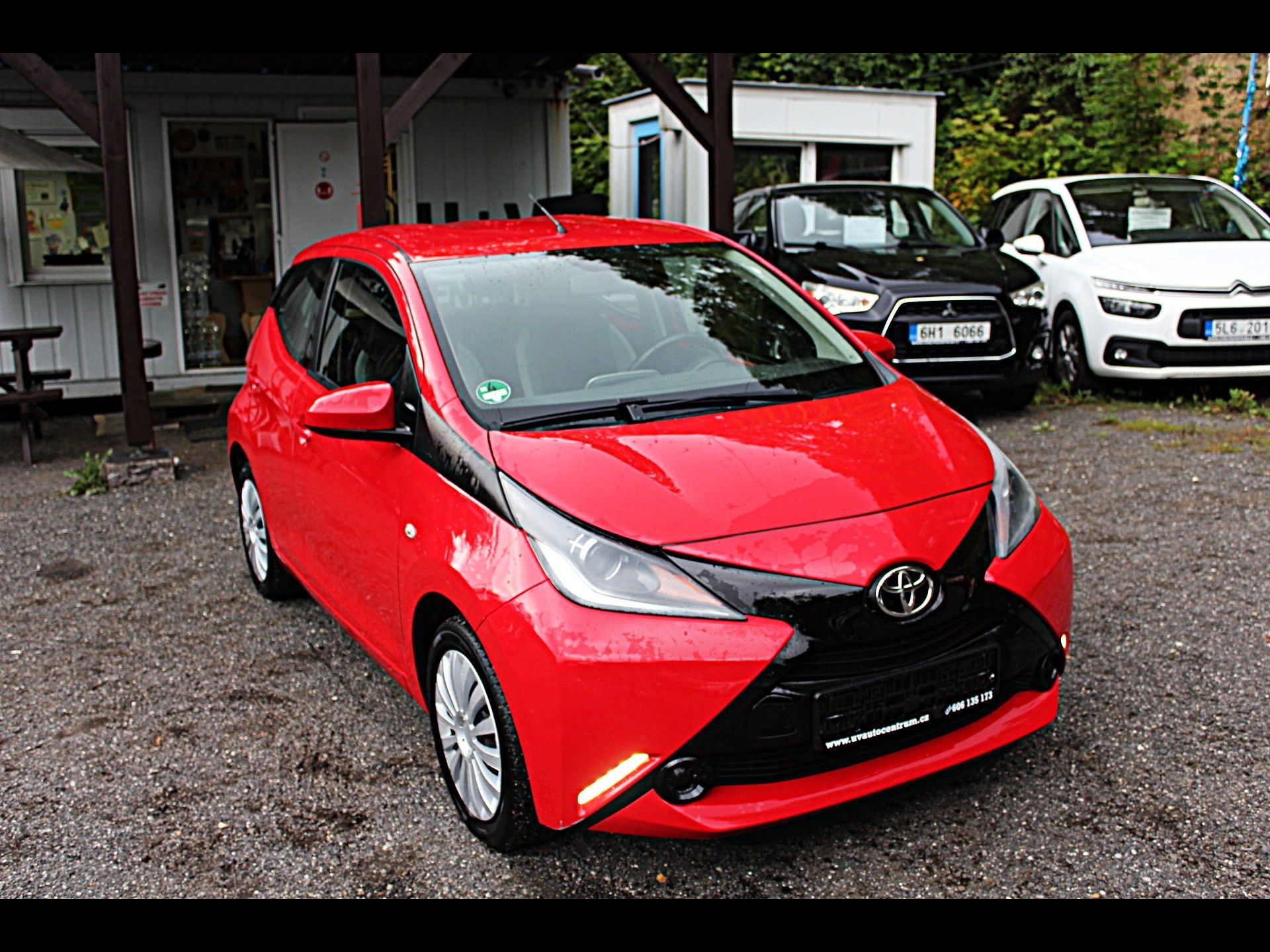 Toyota Aygo, 1.0i 51 kW klima - fotka 3