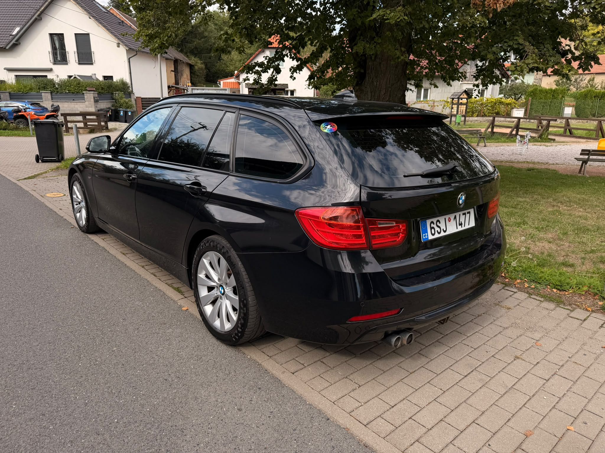 BMW Řada 3, Touring 3.0d 190 kW – sport - fotka 4
