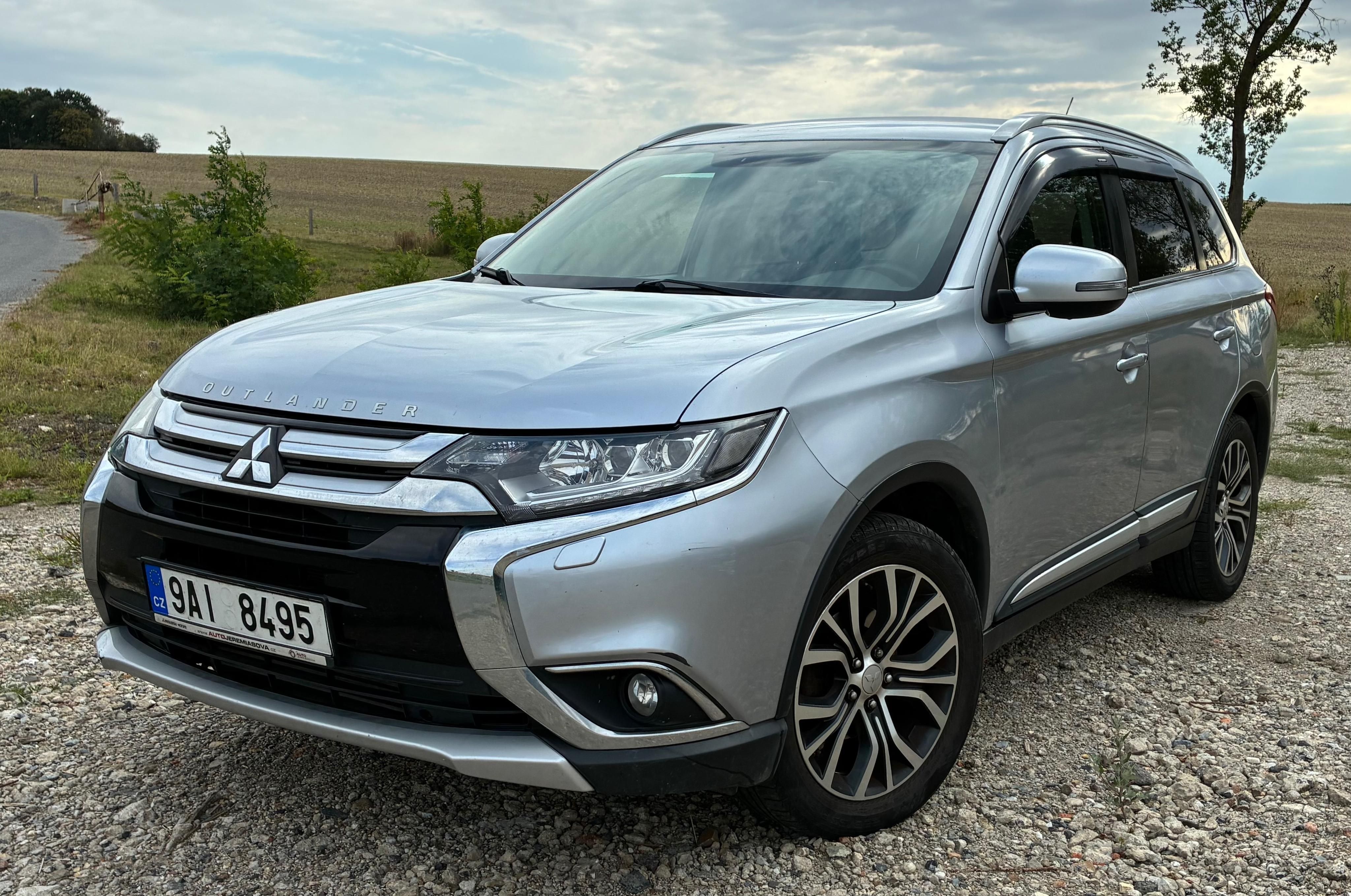 Mitsubishi Outlander, 2.2 TDi sedmimístné, 1.majitel - fotka 3