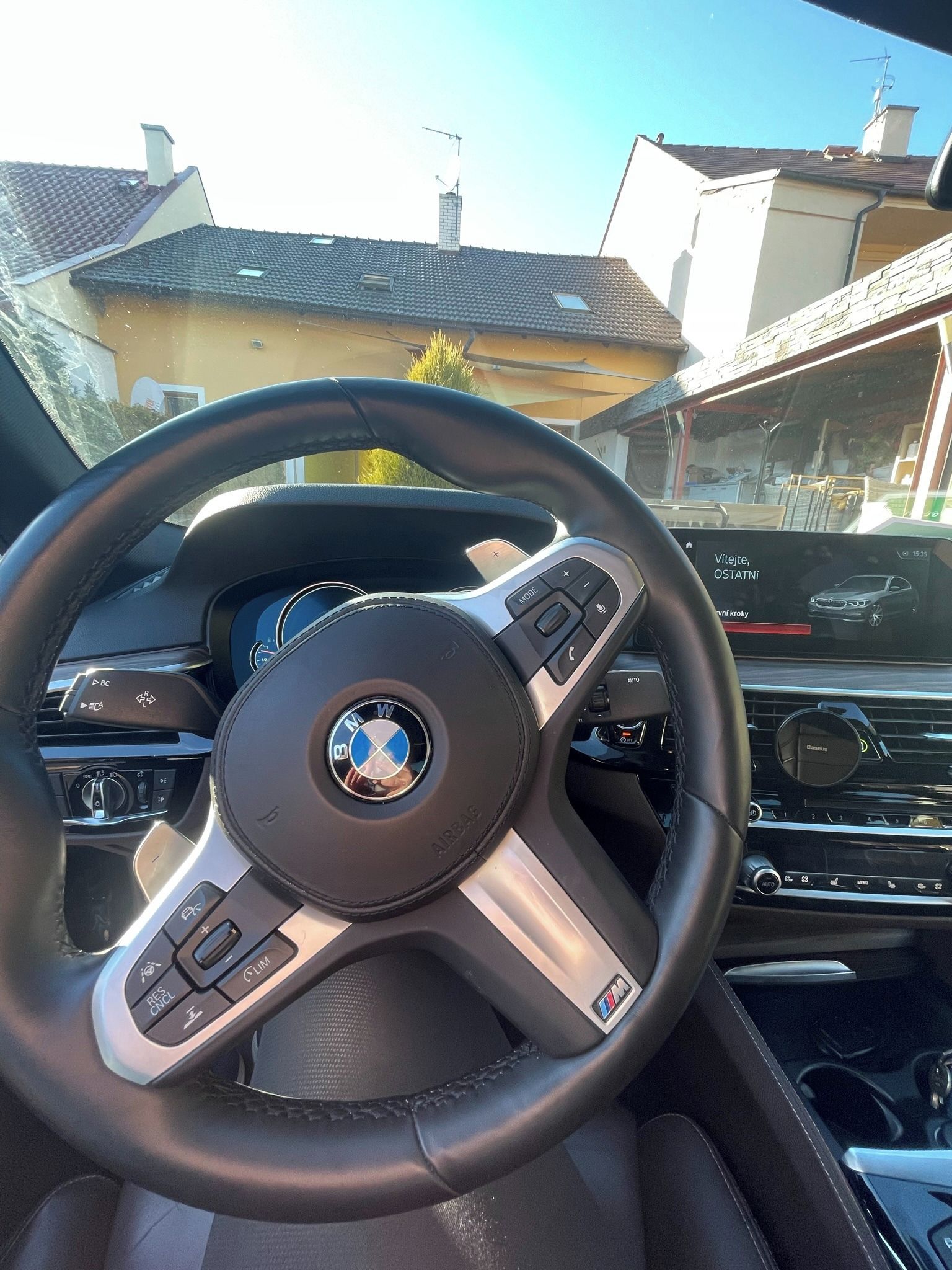 BMW Řada 5, M550i xDrive - fotka 2