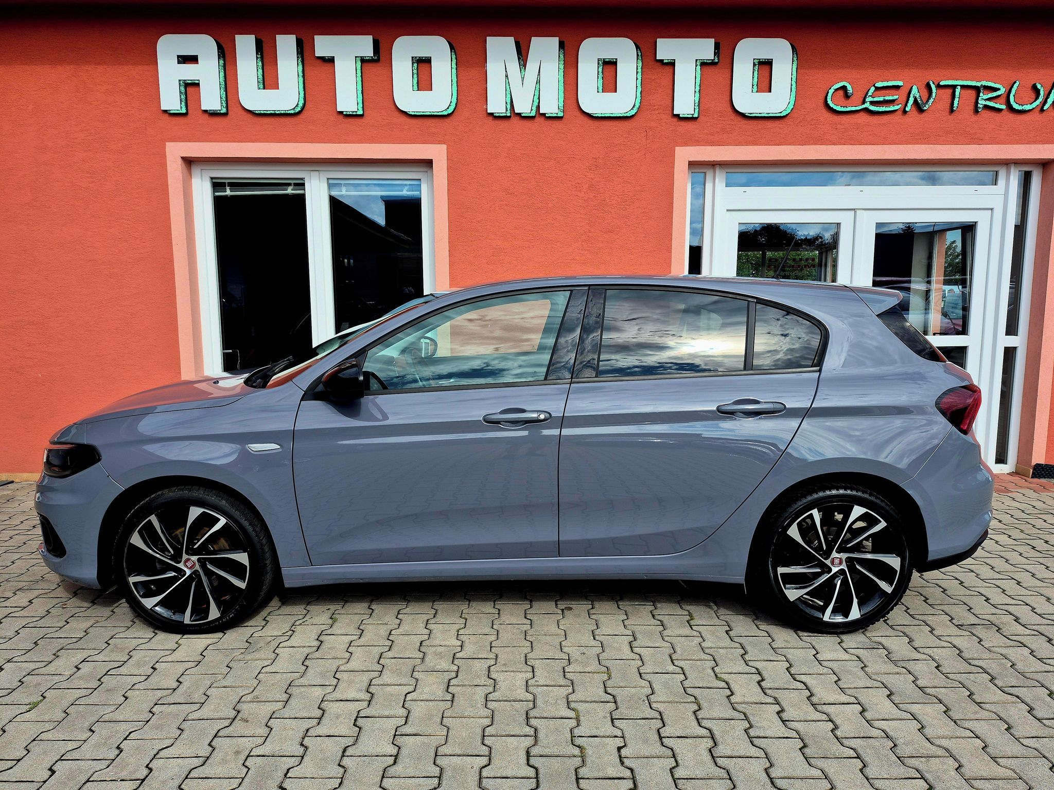 Fiat Tipo, 1.4 TURBO  S-Design 88 kW Grig - fotka 2