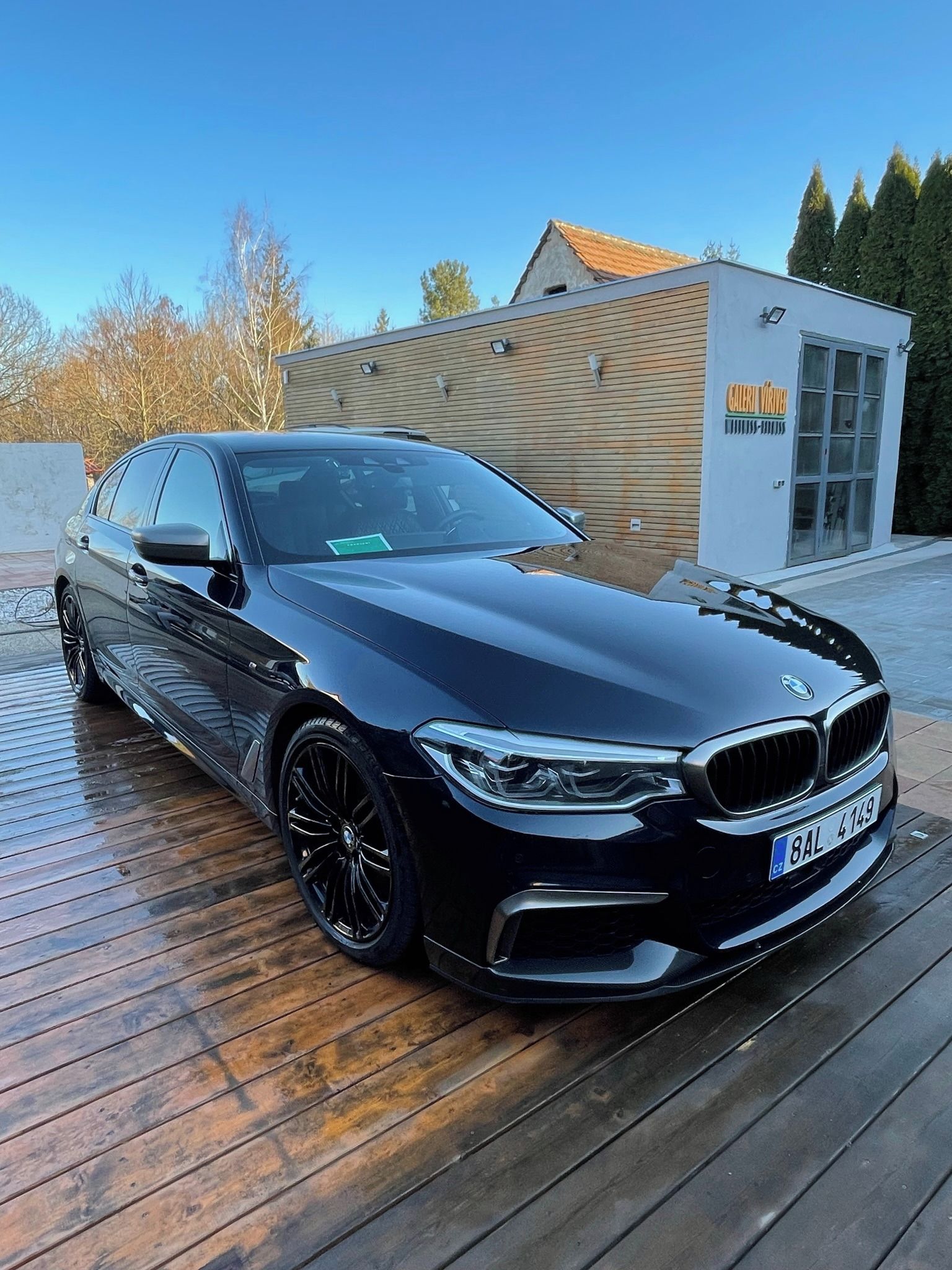 BMW Řada 5, M550i xDrive - fotka 5