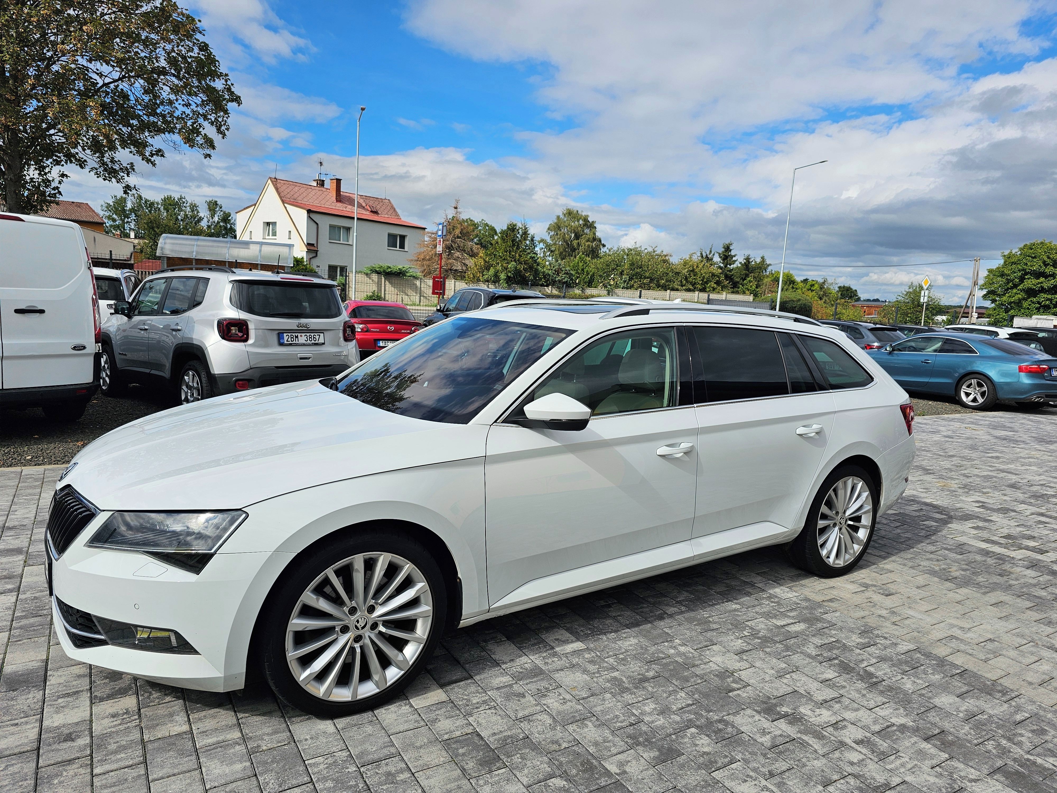 Škoda Superb, 2.0TSI,DSG,4x4,světlý interiér - fotka 4