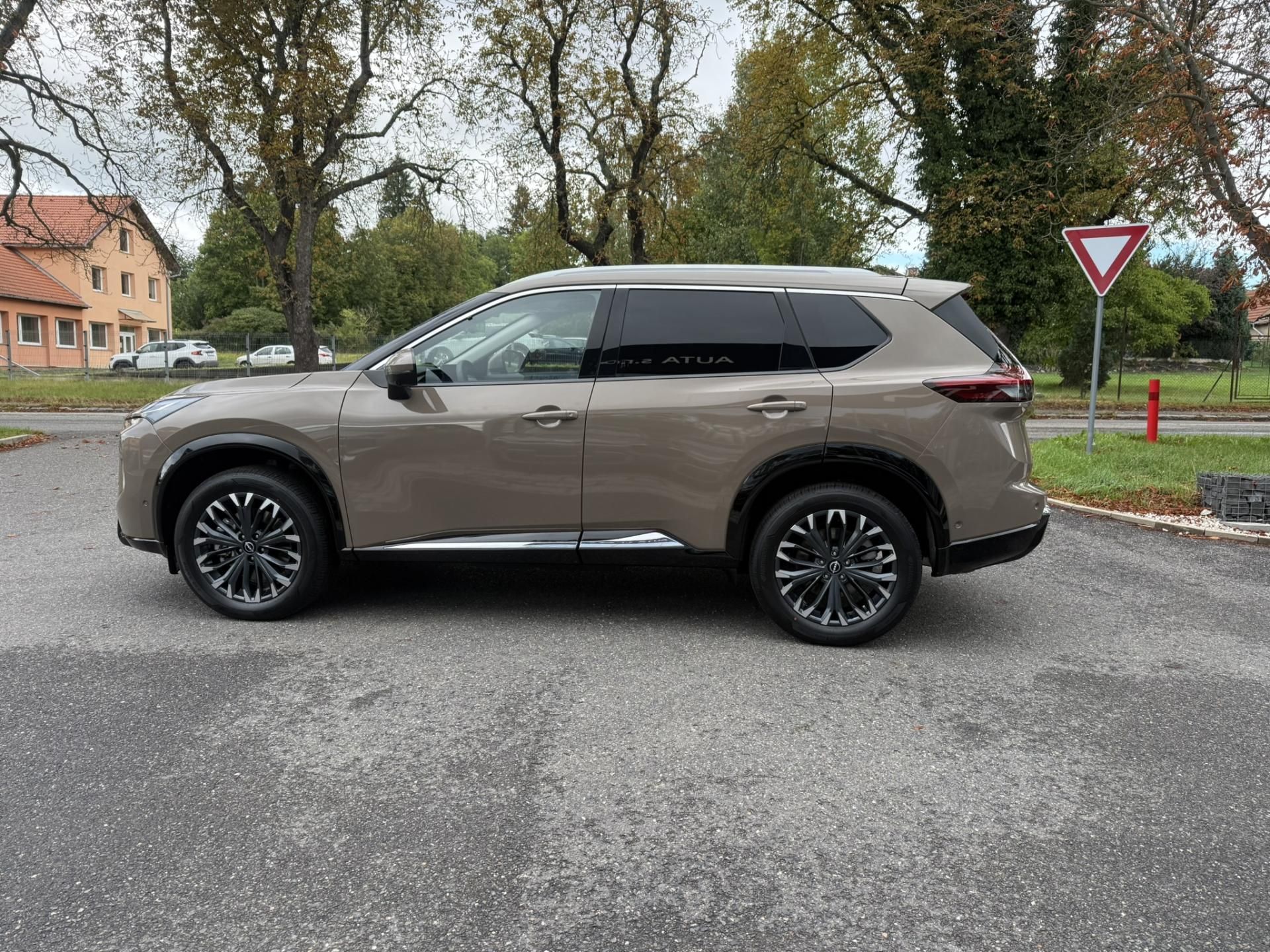 Nissan X-Trail, e-POWER,e-4O, 4WD, TEKNA, BOSE - fotka 2