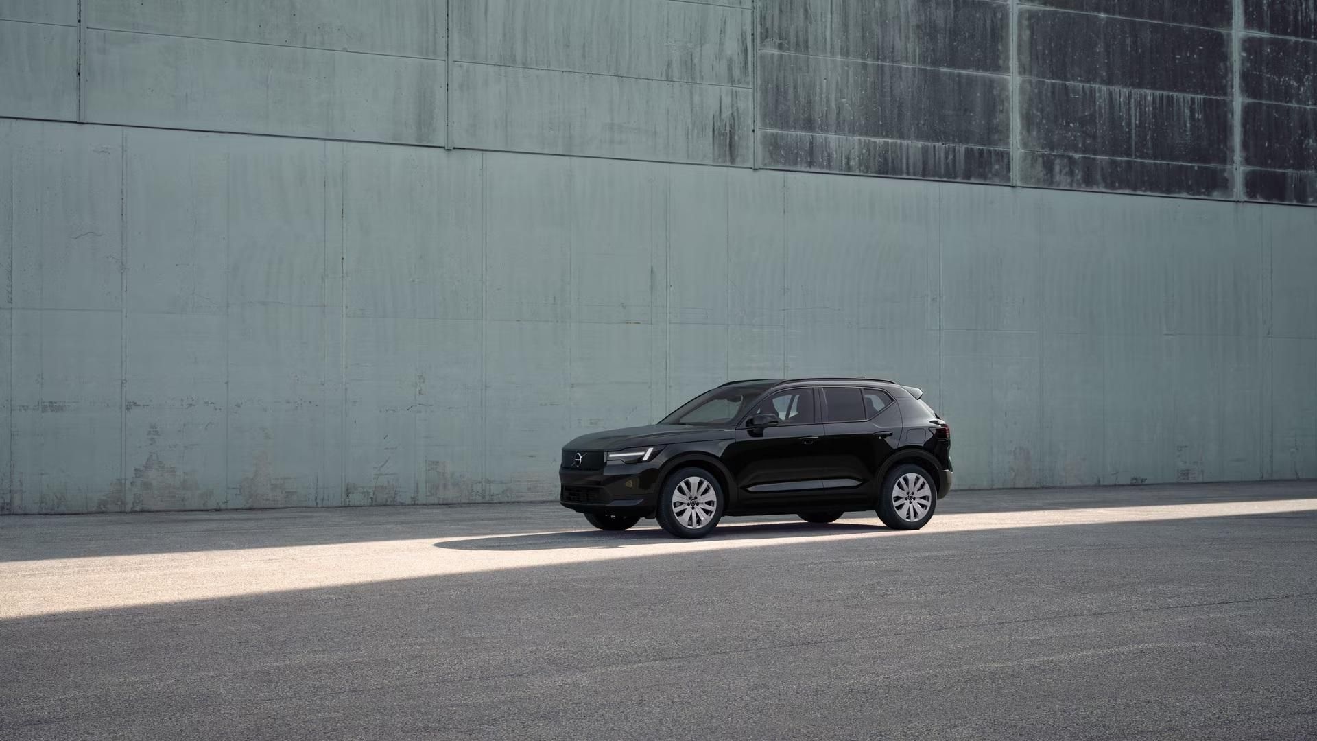 Volvo EX40, P5 ELECTRIC RWD ESSENTIAL - fotka 2