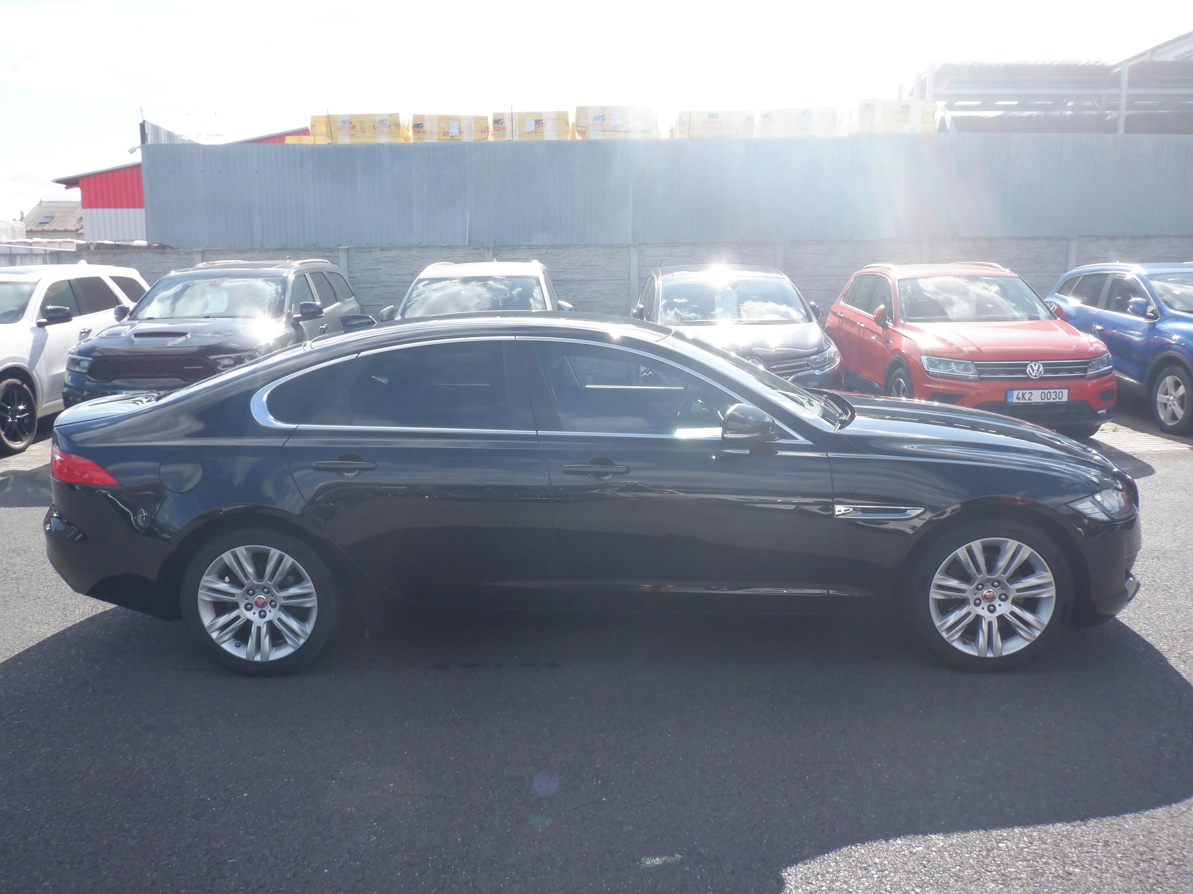 Jaguar XF, 2.0d 120kW - fotka 4
