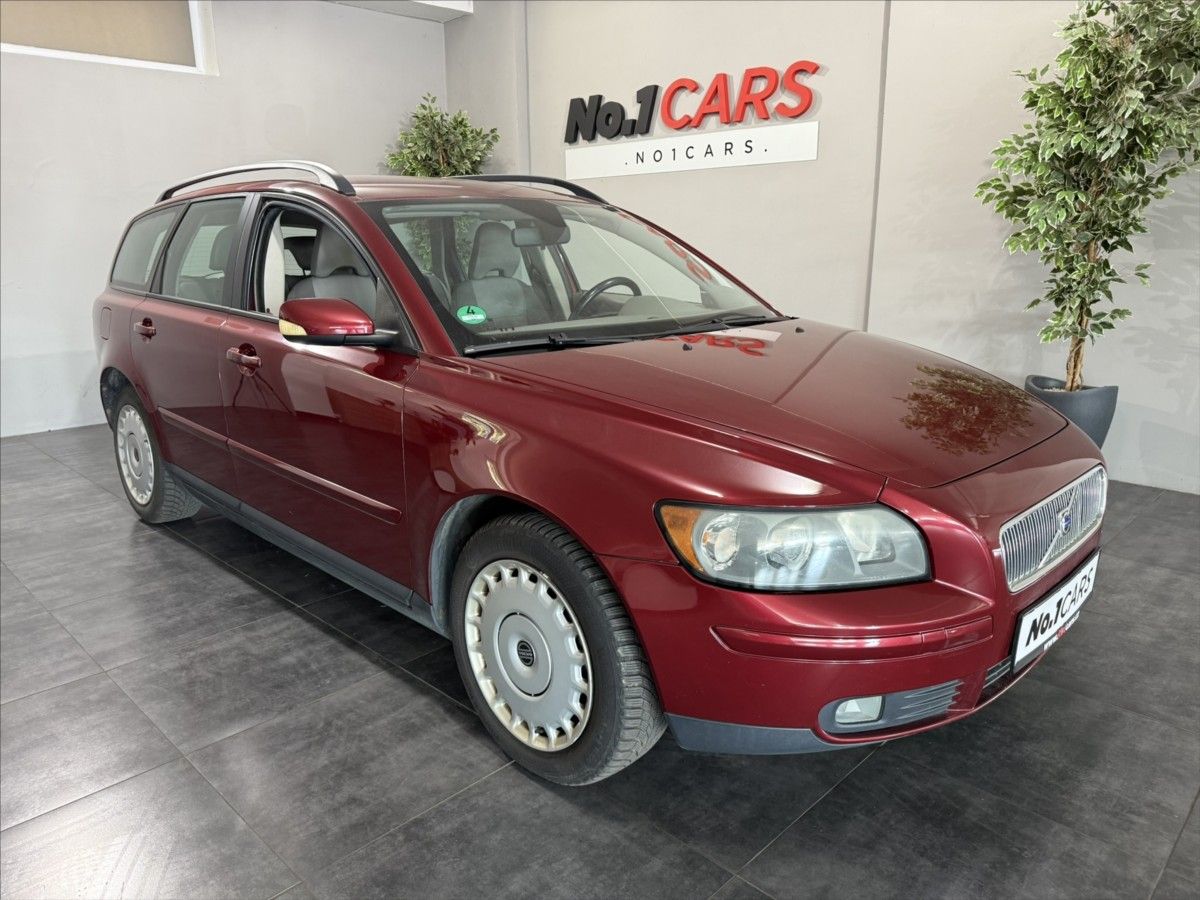 Volvo V50, 2,0   D 100KW KRÁSNÝ STAV TZ - fotka 2