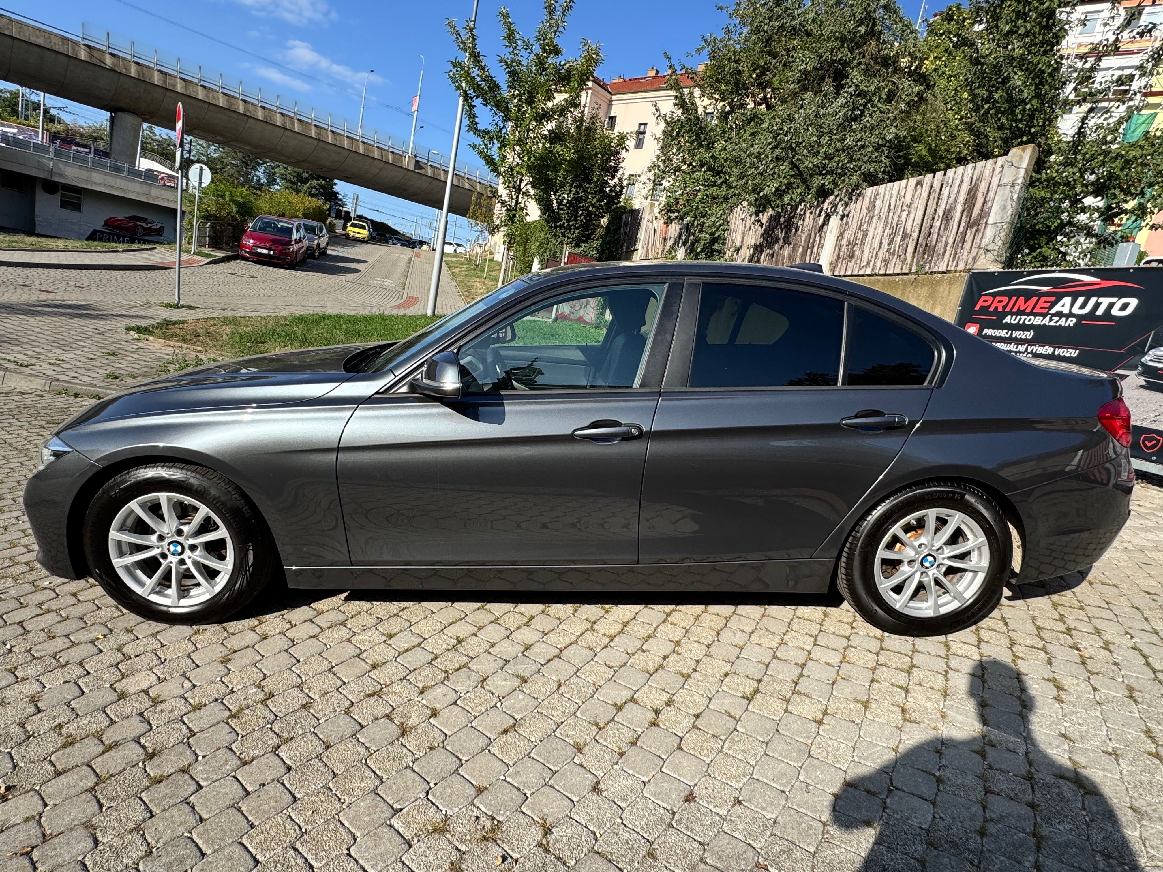 BMW Řada 3, 2.0D - fotka 6