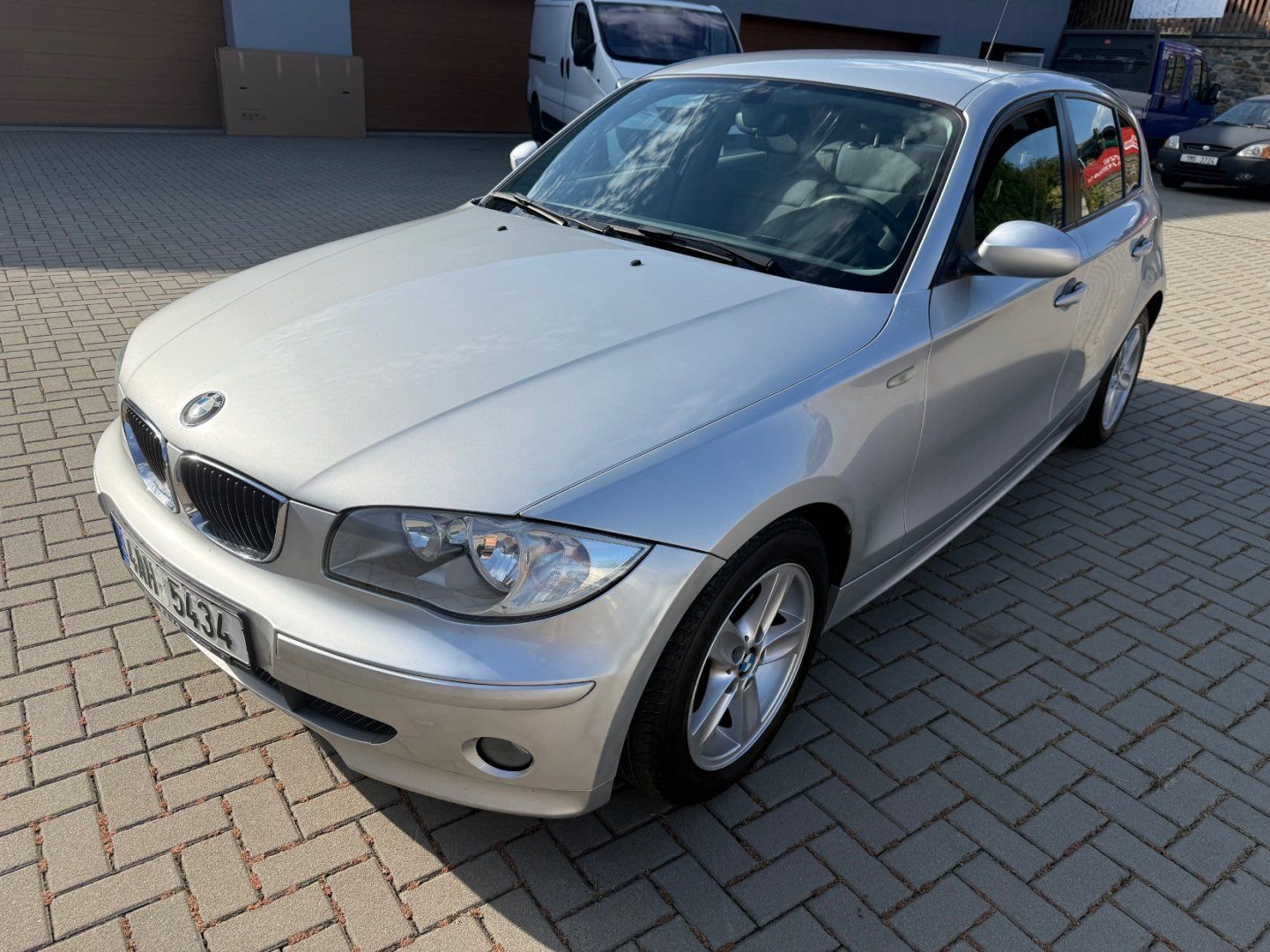 BMW Řada 1, 2.0 110kW 120 I AUTOMAT - fotka 4