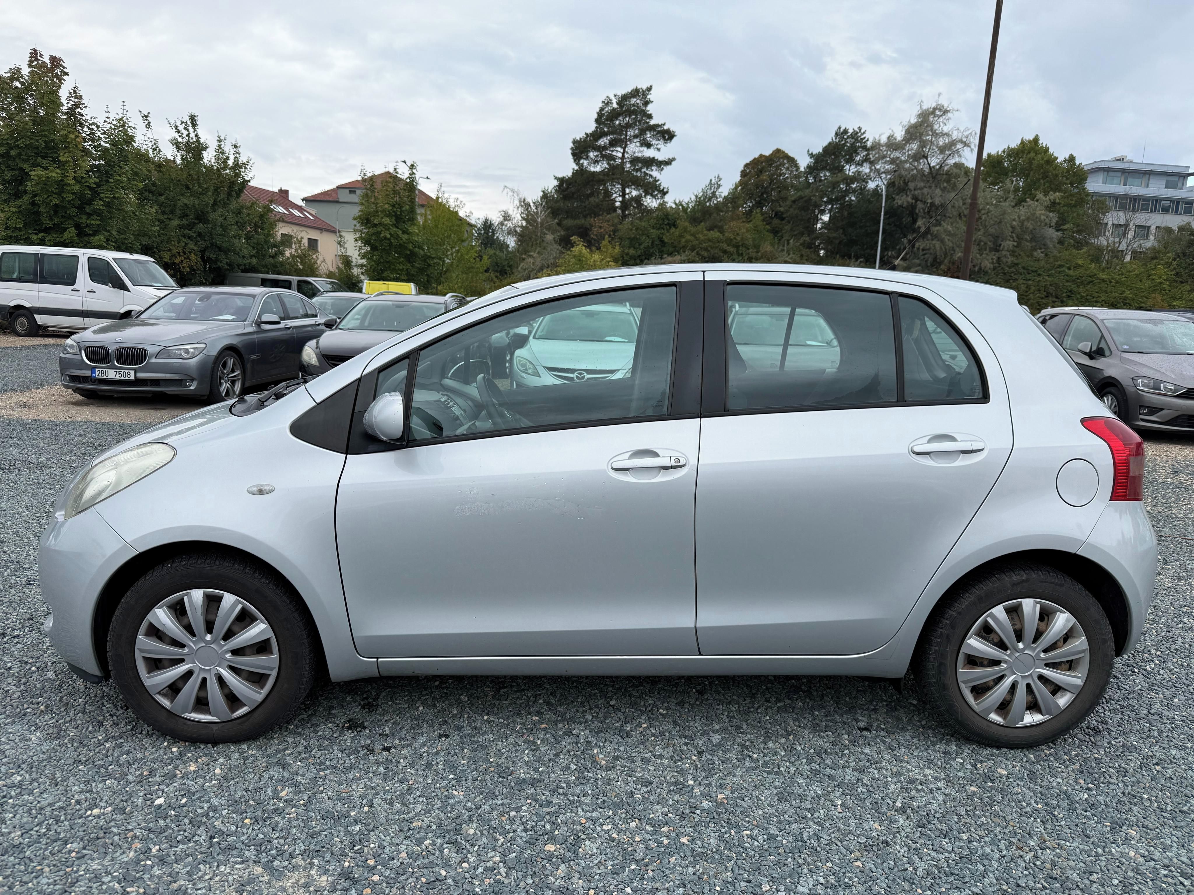 Toyota Yaris, 1.3 VVT-I 64Kw - fotka 6