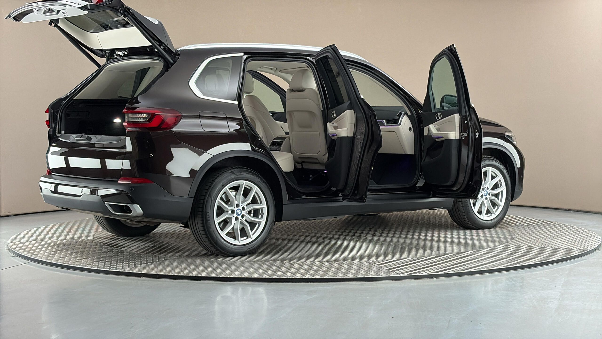 BMW X5, 45e AUT xDrive - fotka 6