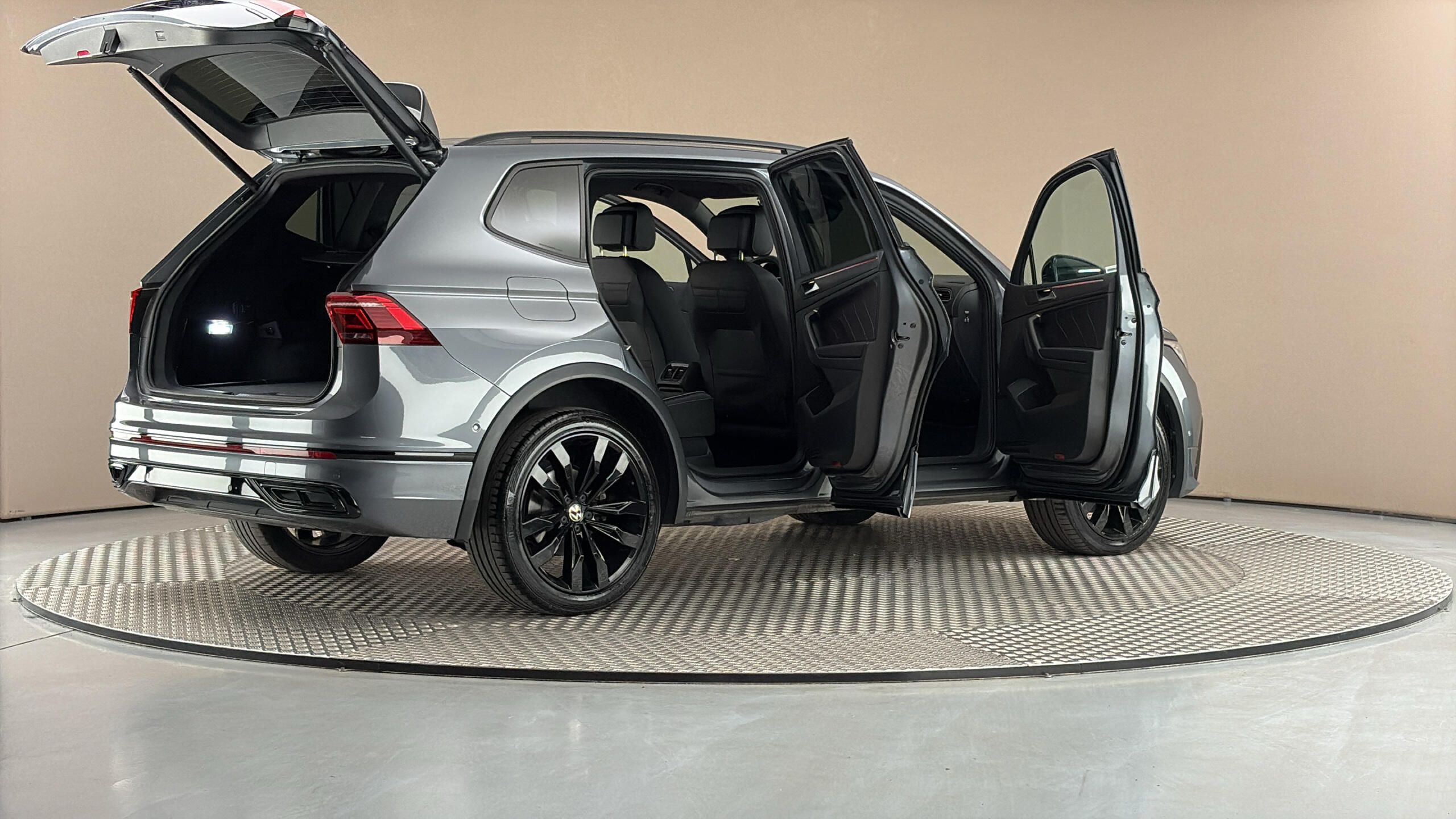 Volkswagen Tiguan Allspace, 2.0 TDI DSG 4MOTION R-Line - fotka 6