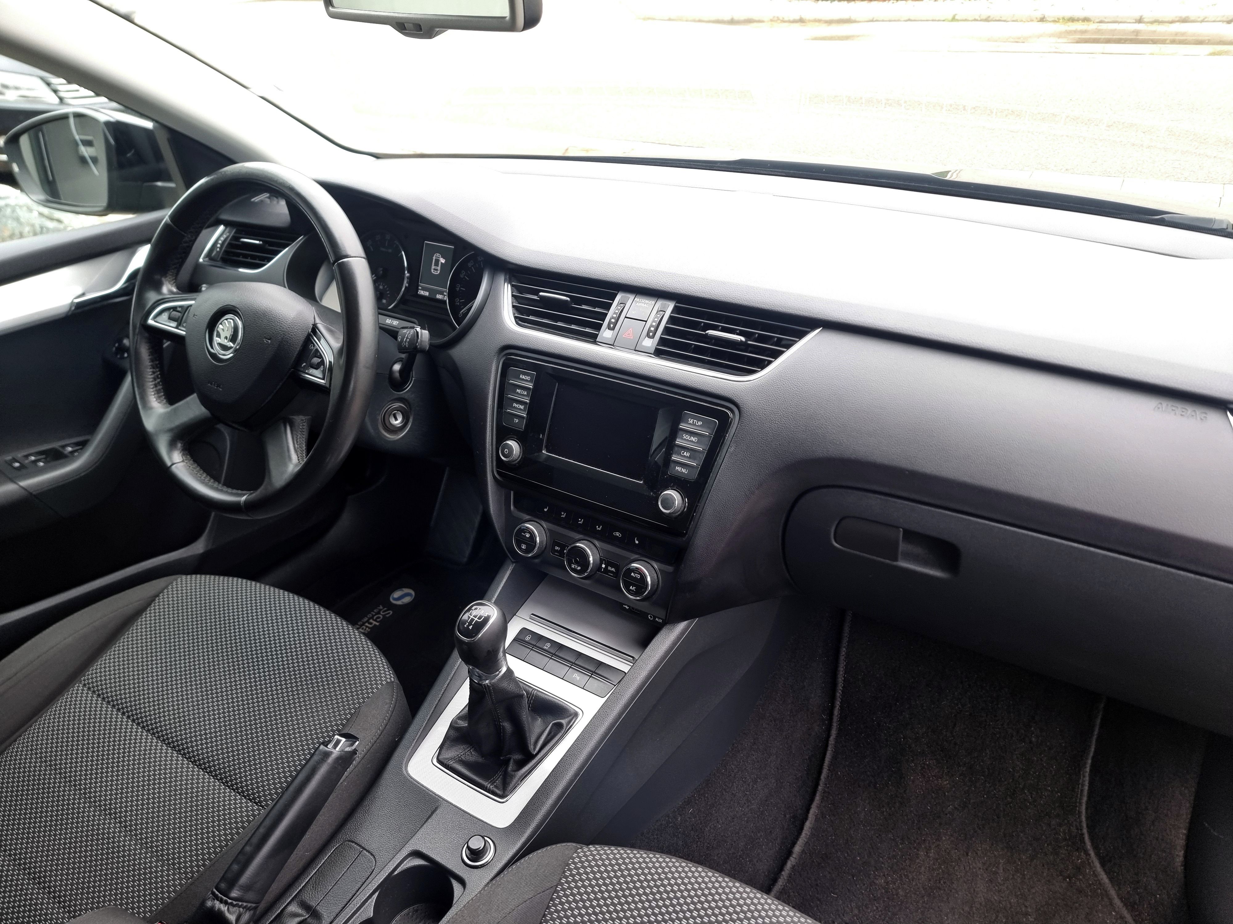 Škoda Octavia, 1.6TDI | VÝBAVA | 2014 - fotka 2