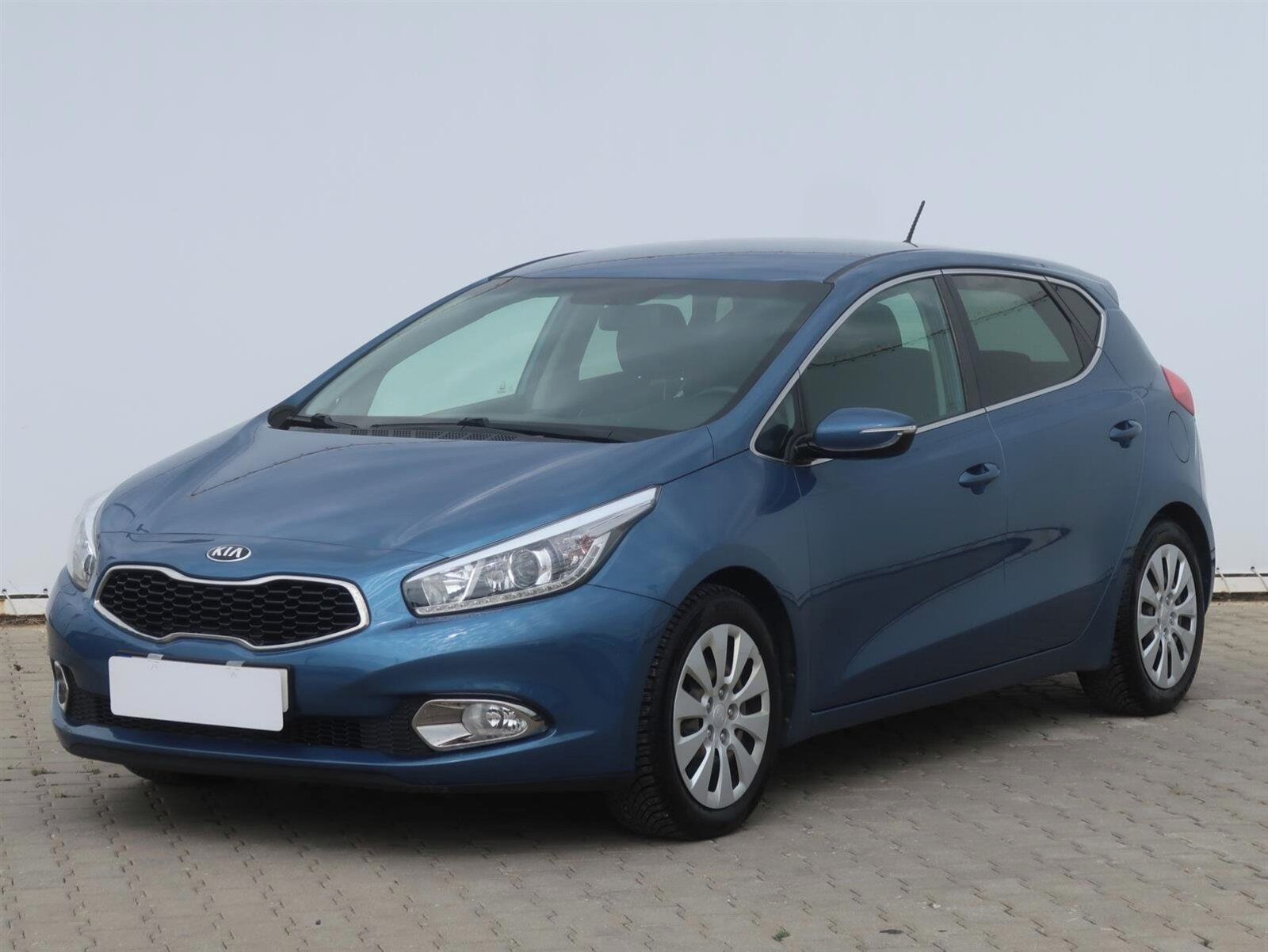 Kia Cee´d, 1.4 CVVT, Gold, Serv.kniha - fotka 2