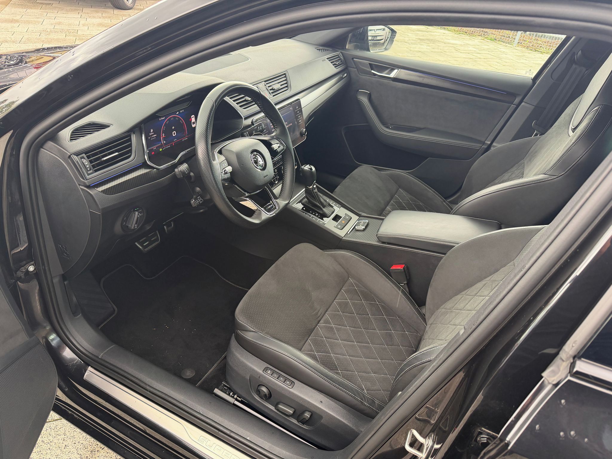Škoda Superb, Sportline 2,0TSI 140kW DSG - fotka 5