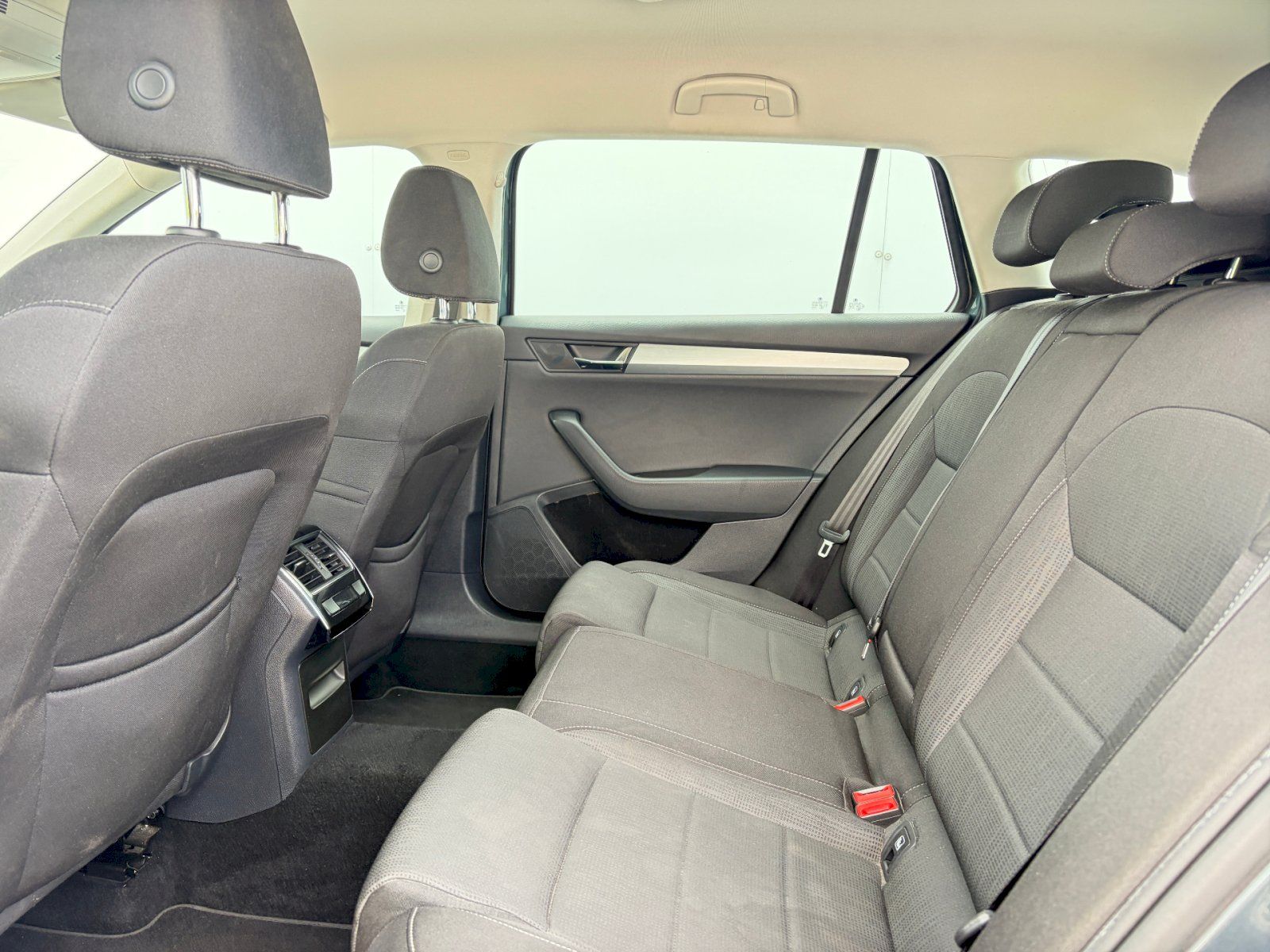 Škoda Superb, Combi 2.0 TDI / 110kW / AMBITI - fotka 6