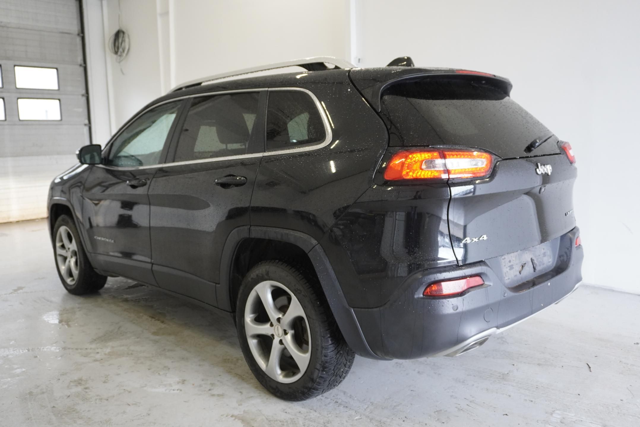 Jeep Cherokee, 3,2I V6 LIMITED 4X4 AUT. - fotka 5