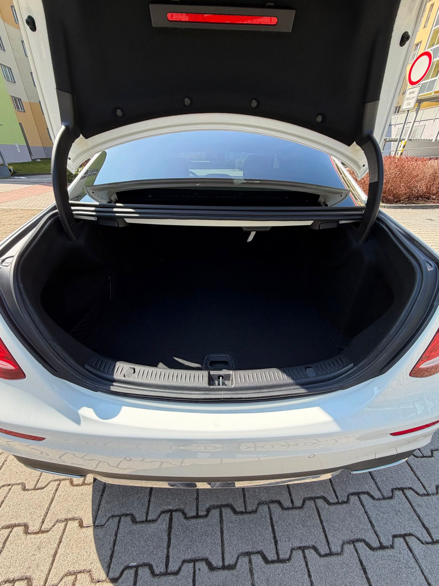 Mercedes-Benz Třídy E, 220D 4MATIC - fotka 6