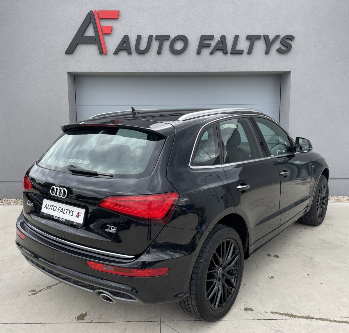 Audi Q5, 3,0 TDI 190KW S-Line ČR.1.MAJ. - fotka 3