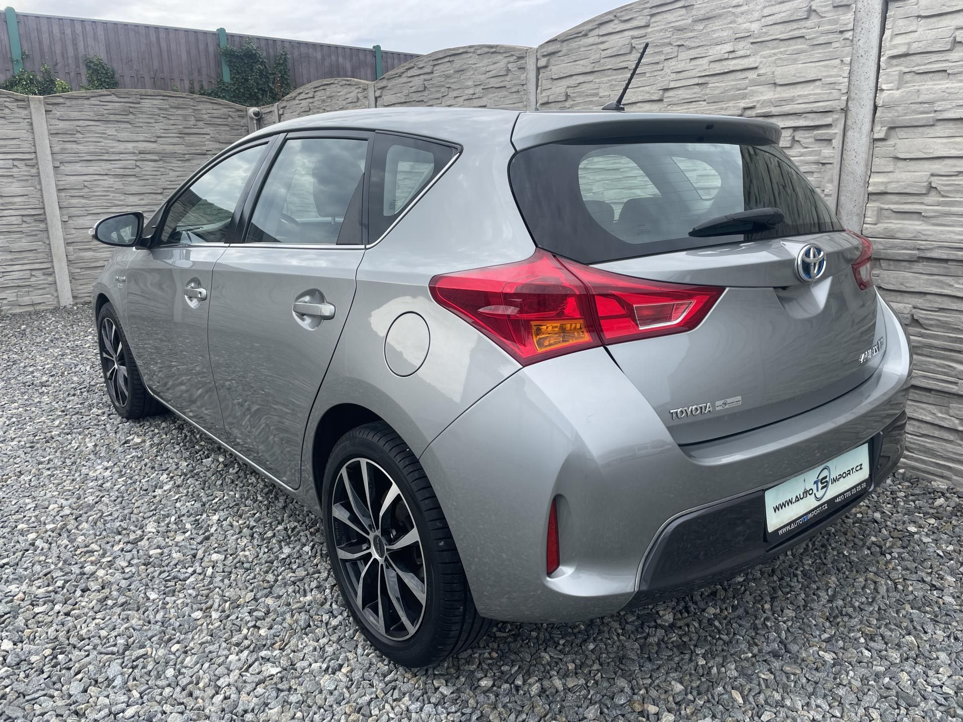 Toyota Auris, 1.8i 16v HYBRID AUT SERVIS TOP - fotka 3