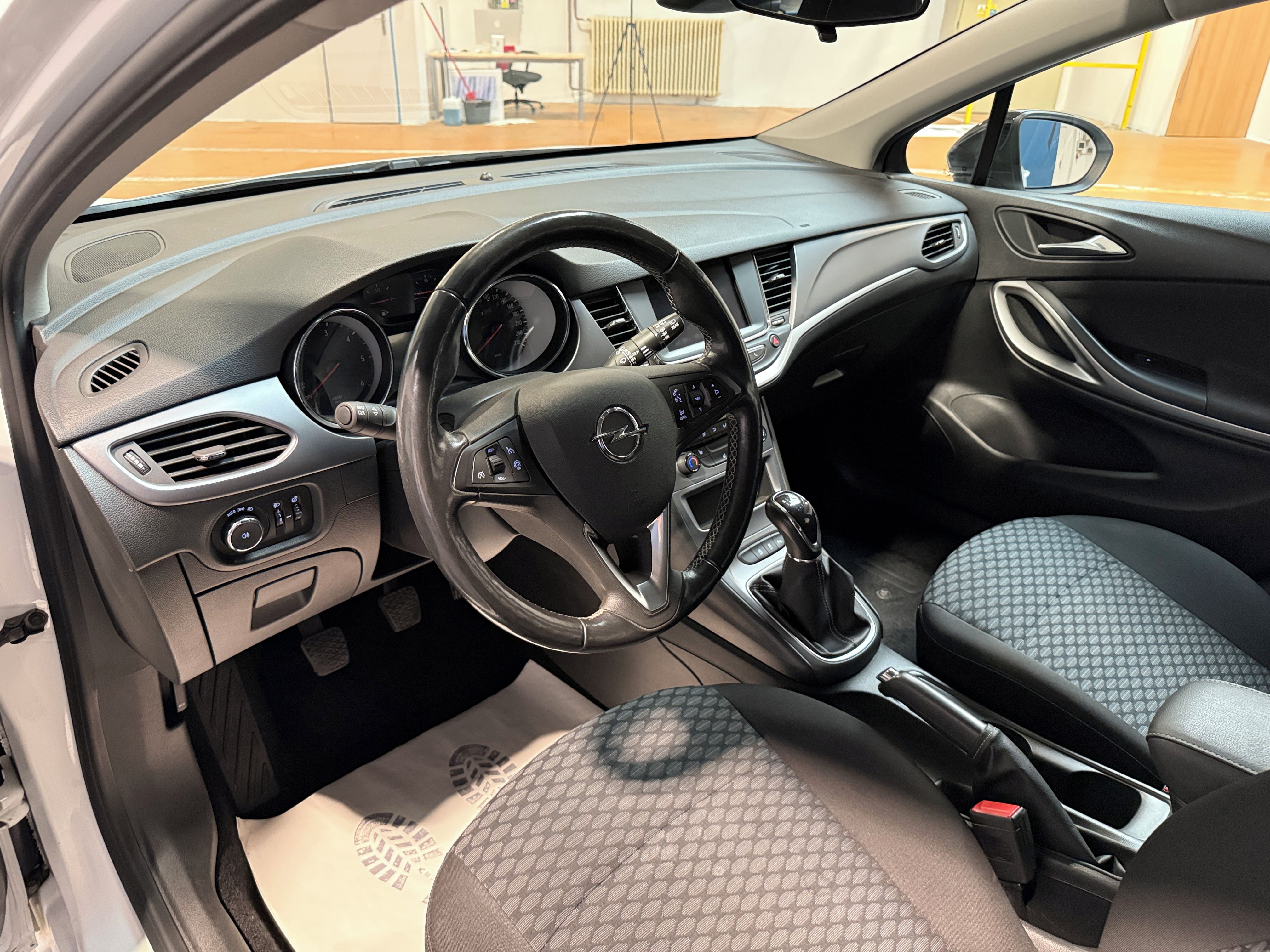 Opel Astra, 1.5 CDTi 90kW Edition ST S/S - fotka 5
