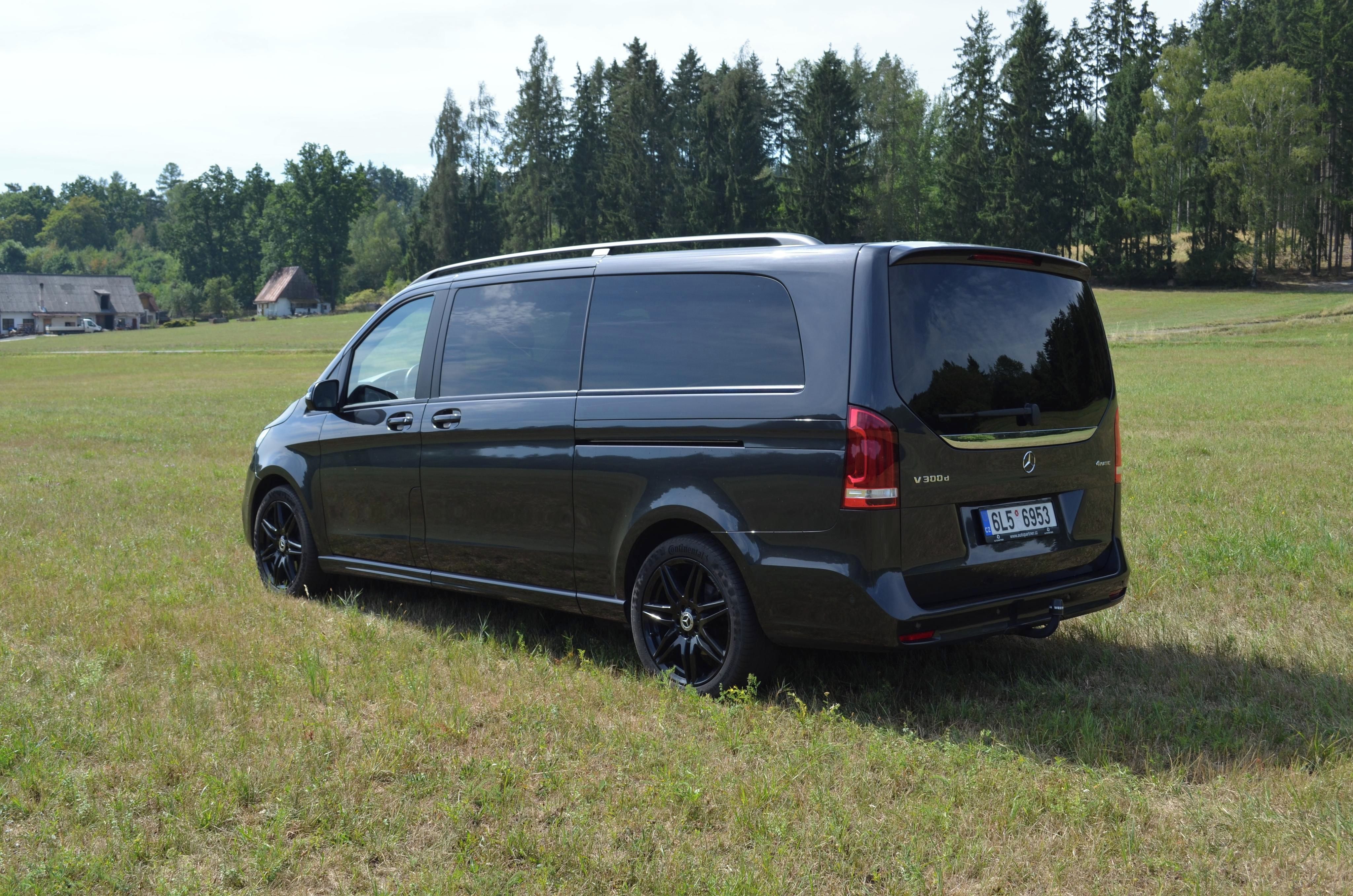 Mercedes-Benz Třídy V, Mercedes-Benz V 300d AMG XL - fotka 6