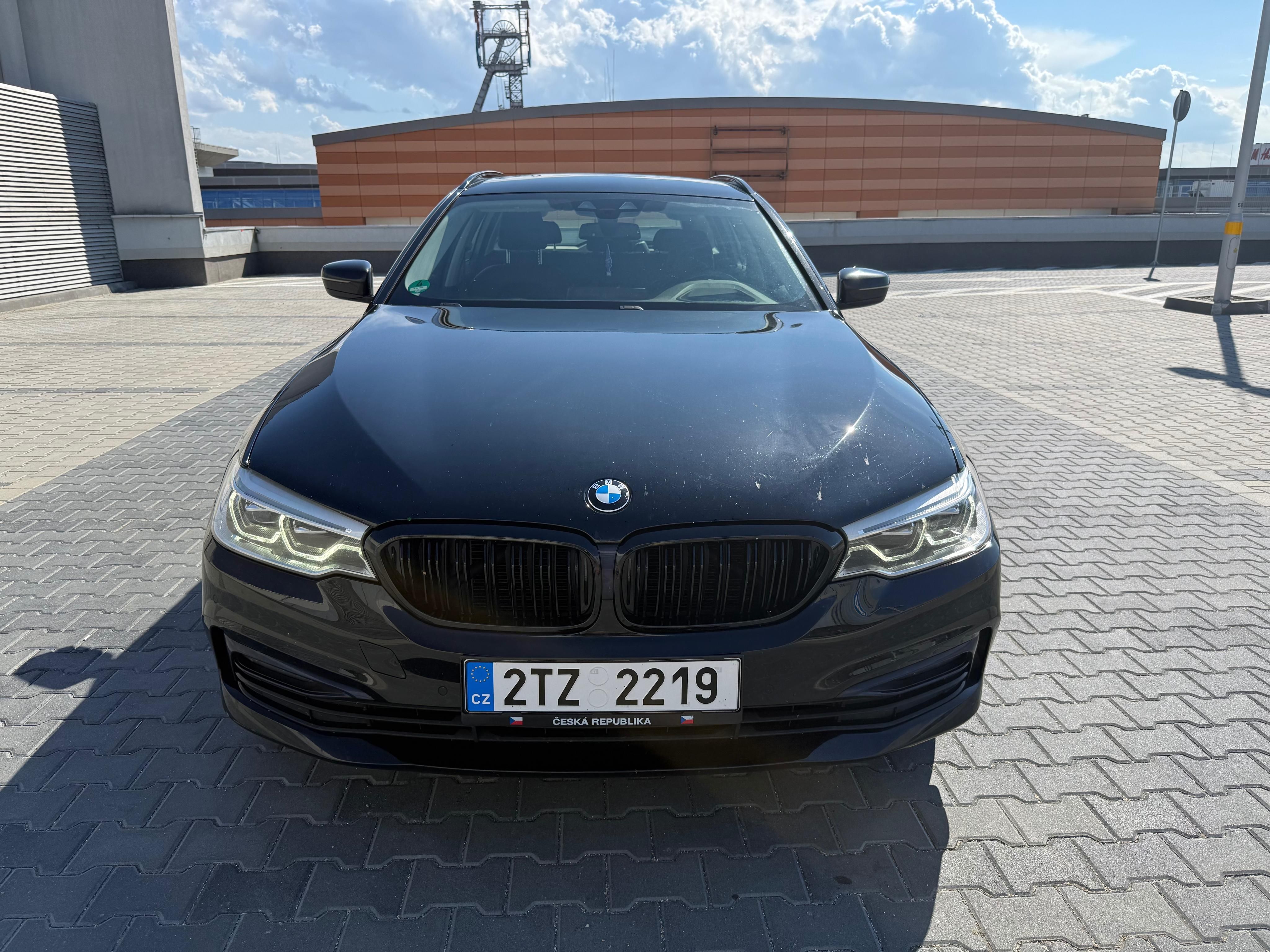 BMW Řada 5, 530d - fotka 2