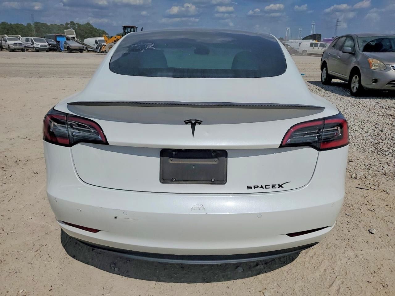 Tesla Model 3, Auto na cestě - fotka 6