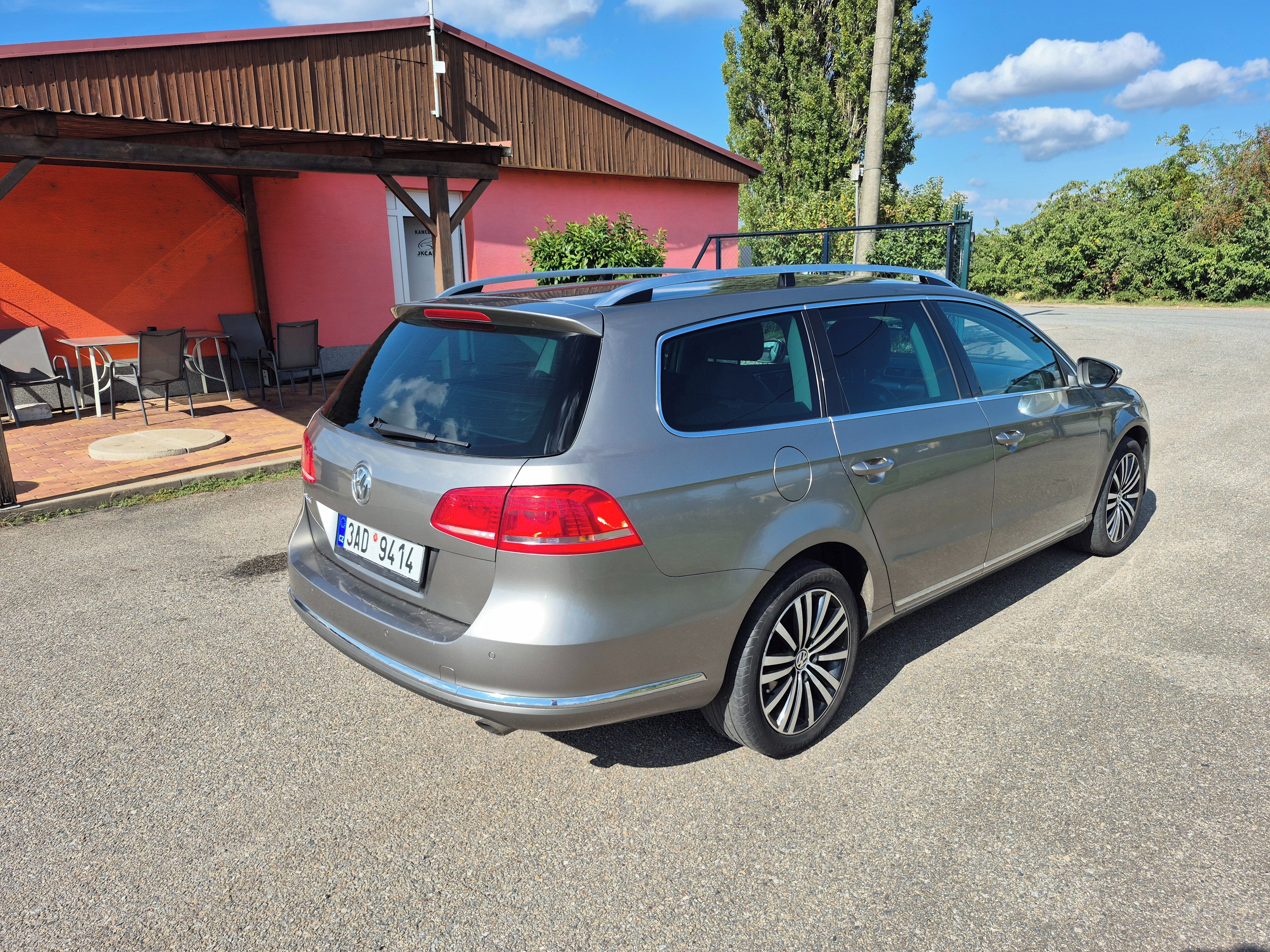 Volkswagen Passat Variant, 2,0TDI, 125kW, DSG, ČR - fotka 4